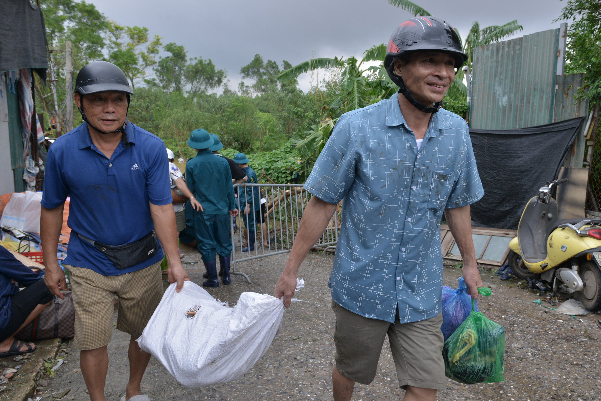 Nước lên cao khiến nhiều gia cầm bị chết.