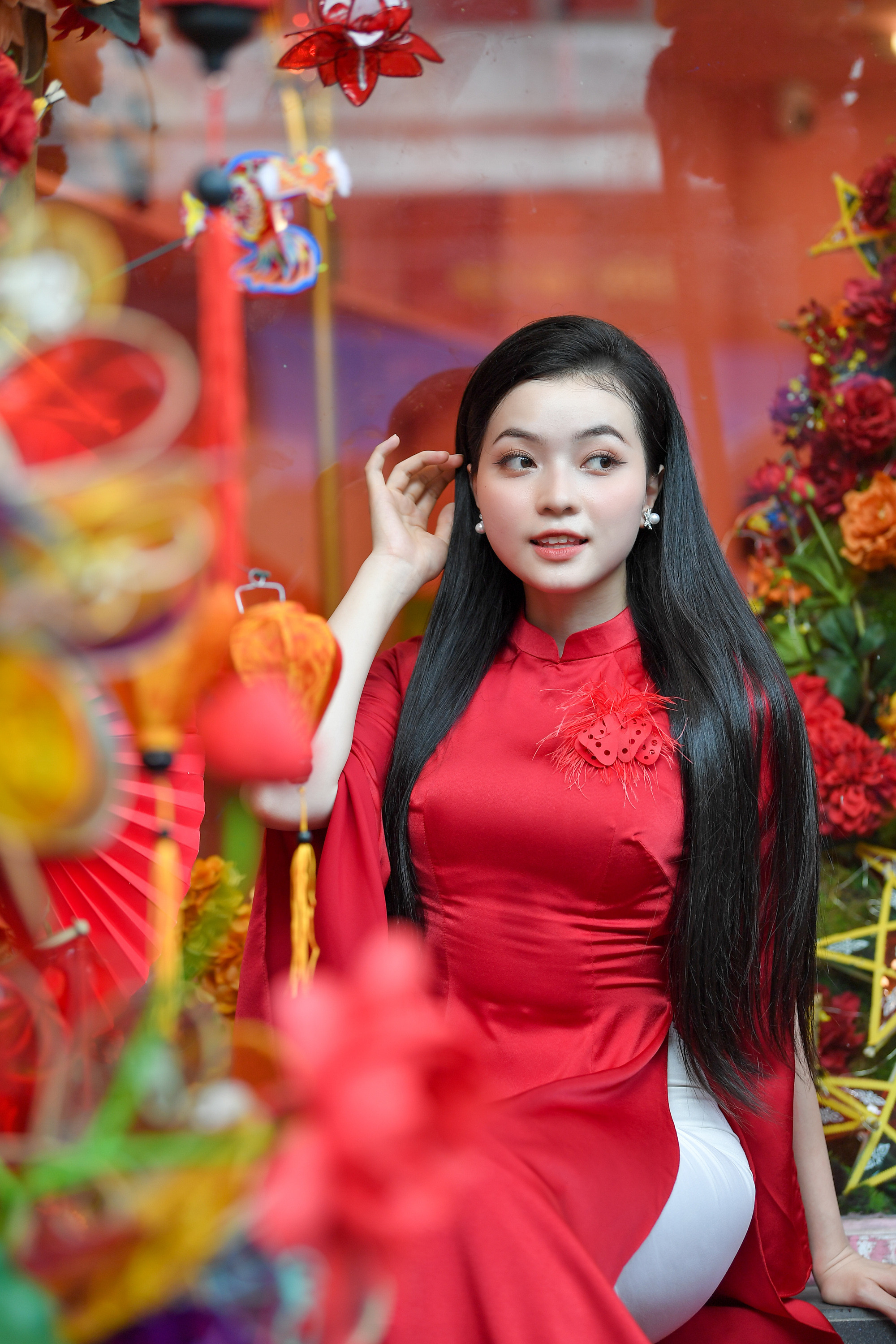 Bạn Ngọc Thụy cho biết: "Đây là lần đầu, tôi đến phố Hàng Mã để chụp hình. Phố Hàng Mã thời điểm này không quá đông, tôi có thể thoải mái chọn lựa đồ trang trí cũng như chụp những bức hình cho mùa Tết Trung thu năm nay". Bạn Ngọc Thụy cho biết: "Đây là lần đầu, tôi đến phố Hàng Mã để chụp hình. Phố Hàng Mã thời điểm này không quá đông, tôi có thể thoải mái chọn lựa đồ trang trí cũng như chụp những bức hình cho mùa Tết Trung thu năm nay".