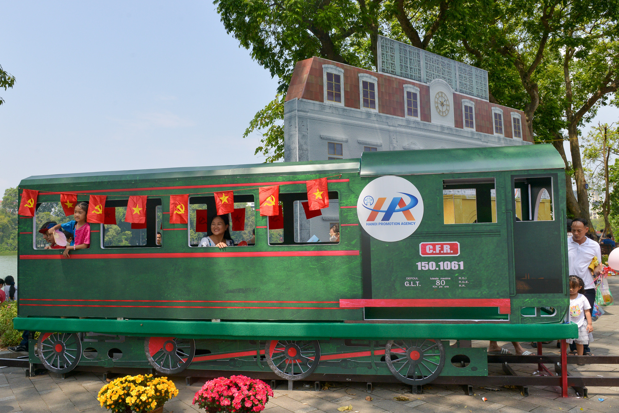 Mô hình “Ga Hàng Cỏ - Chuyến tàu lịch sử” được dựng tại không gian Festival Thu Hà Nội 2024.