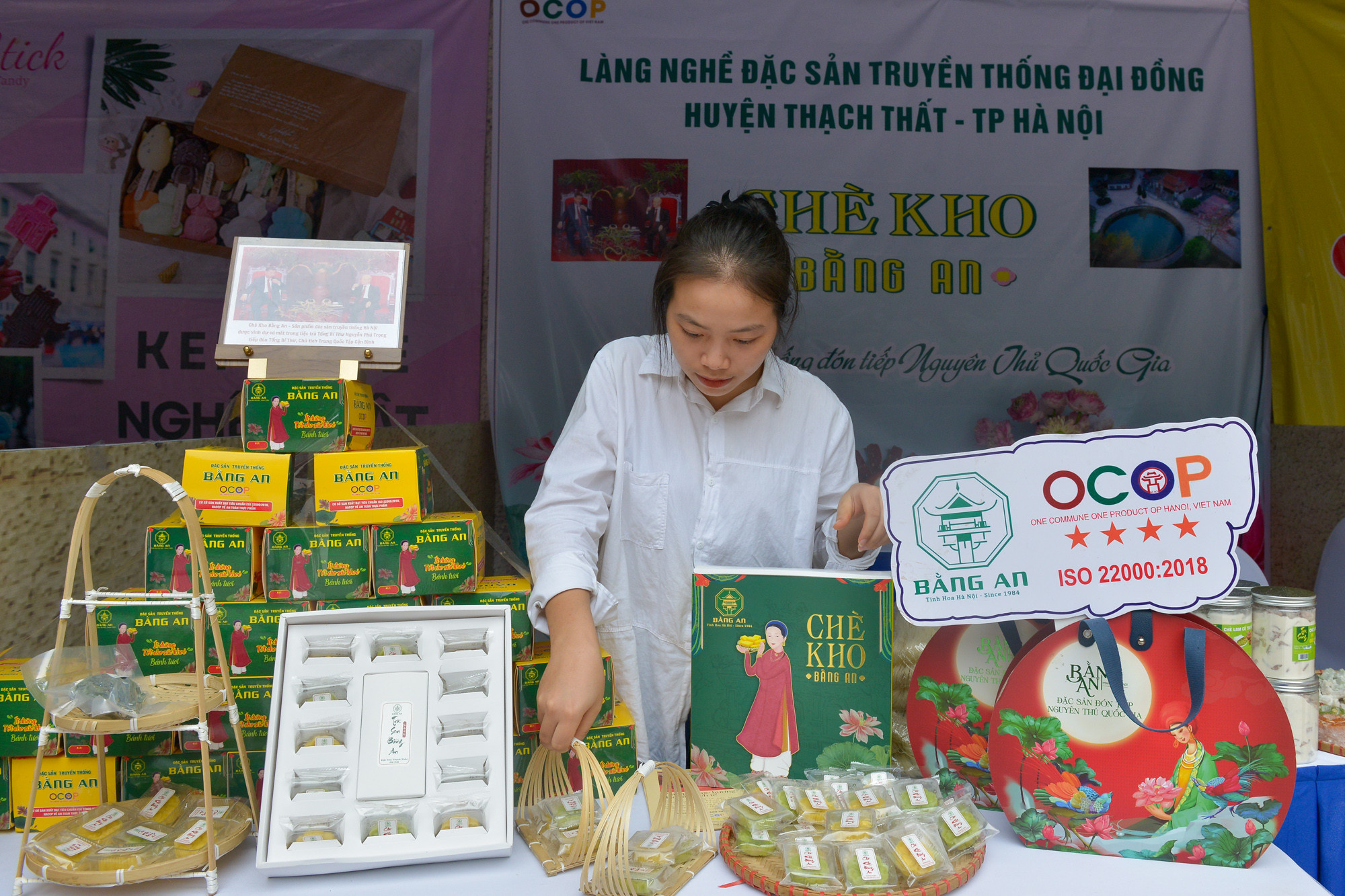 Làng nghề đặc sản truyền thống Đại Đồng, huyện Thạch Thất với gian hàng Chè Kho thương hiệu Bằng An. Làng nghề đặc sản truyền thống Đại Đồng, huyện Thạch Thất với gian hàng Chè Kho thương hiệu Bằng An.