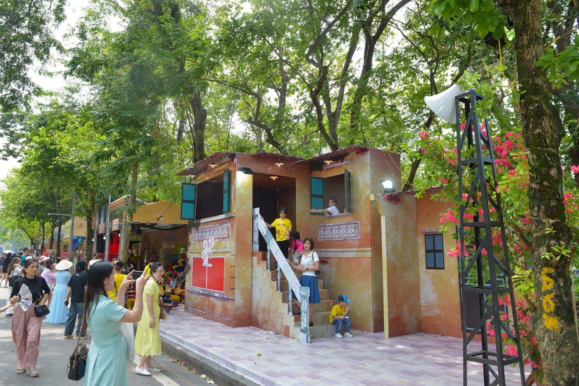 Tiểu cảnh Ấu Trĩ viên trong Cung Thiếu nhi Hà Nội được dựng tại Festival.