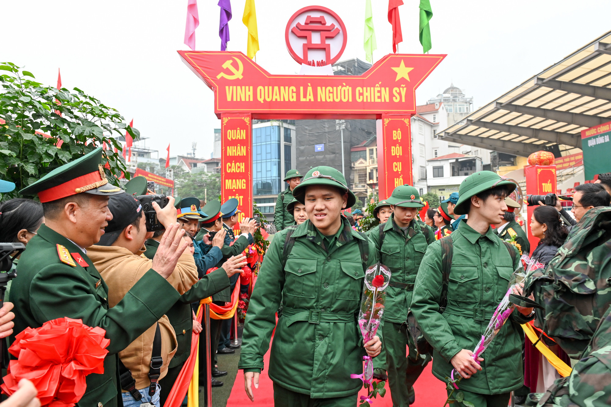 Quận Đống Đa, tỷ lệ công dân có trình độ đại học, cao đẳng nhập ngũ đạt 46,4% (tăng 9,1% so năm 2024), trong đó, tỷ lệ có trình độ đại học, cao đẳng tham gia nghĩa vụ Công an nhân dân đạt trên 70%.