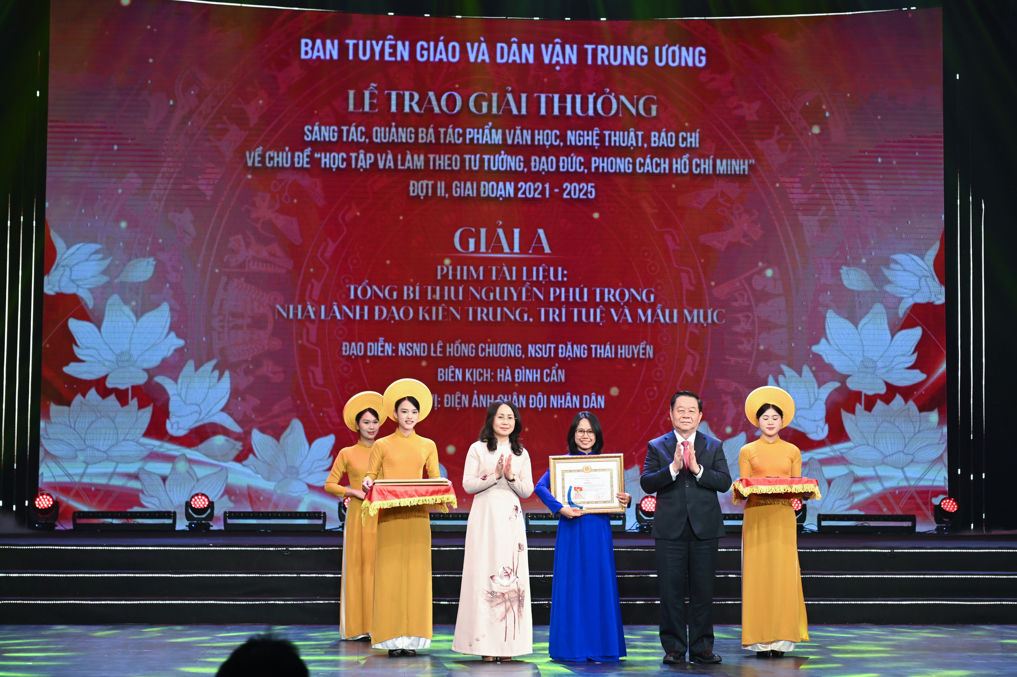 Giải A được trao cho phim tài liệu: Tổng Bí thư Nguyễn Phú Trọng, nhà lãnh đạo kiên trung, trí tuệ và mẫu mực do đơn vị Điện ảnh Quân đội nhân dân thực hiện.