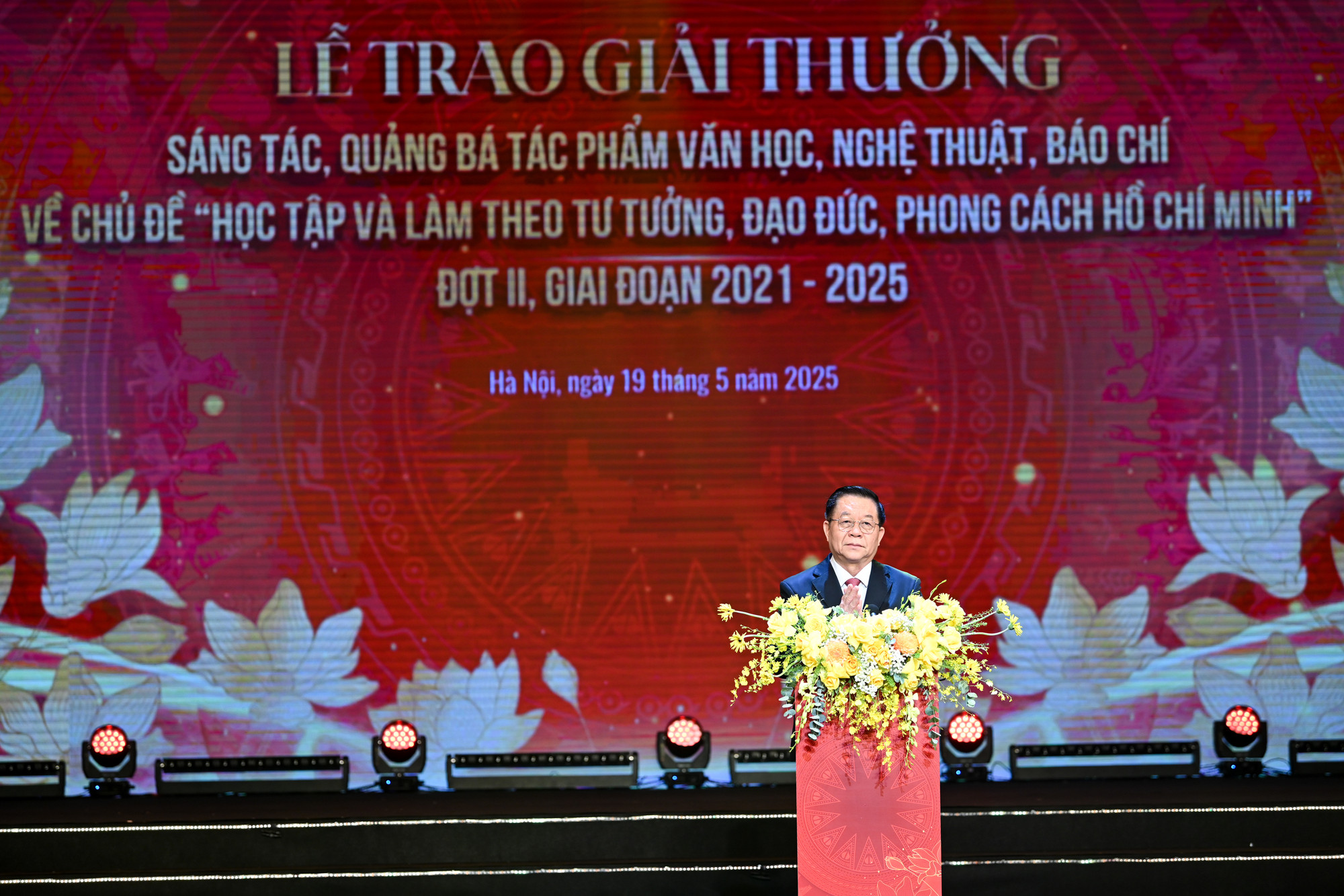 Đồng chí Nguyễn Trọng Nghĩa, Ủy viên Bộ Chính trị, Bí thư Trung ương Đảng, Trưởng Ban Tuyên giáo và Dân vận Trung ương phát biểu tại lễ trao giải.