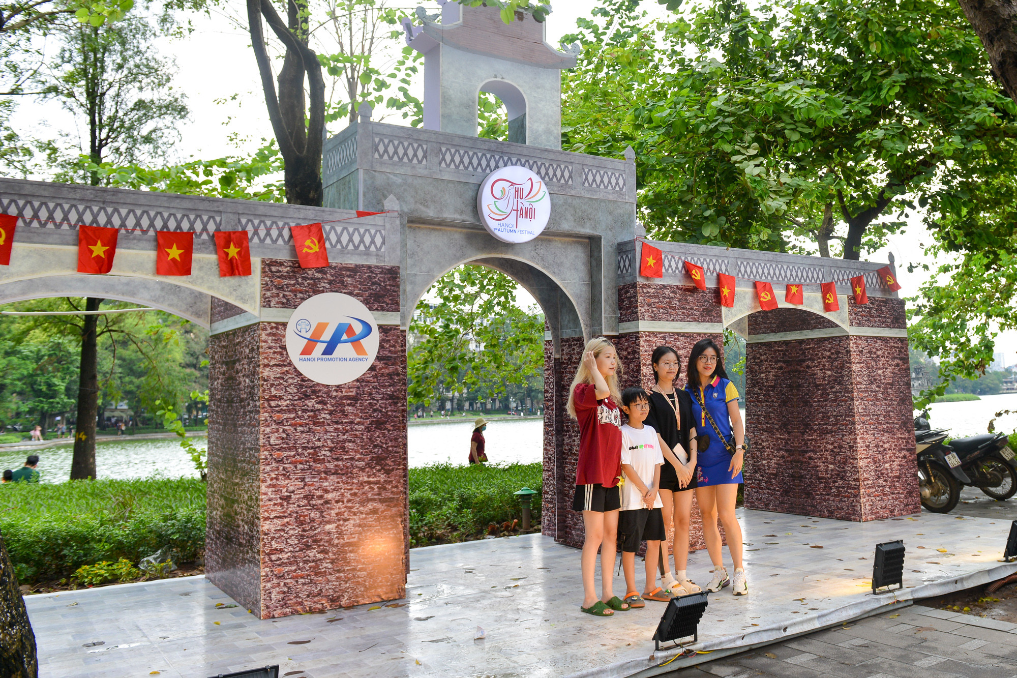 Tiểu cảnh Ô Quan Chưởng.