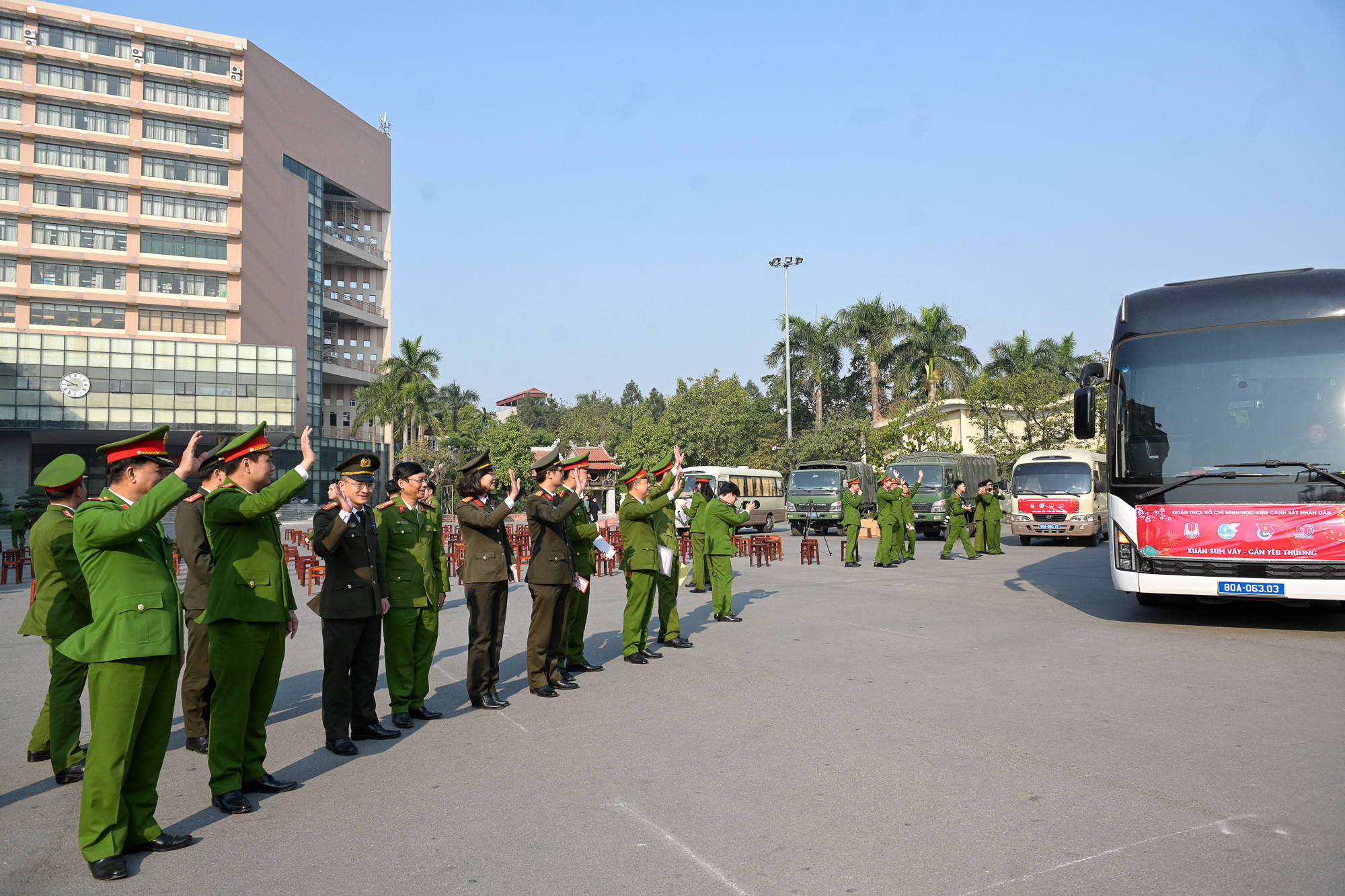 “Chuyến xe về quê ăn Tết” gồm các tuyến: Hà Nội-Hòa Bình-Sơn La-Điện Biên; tuyến Hà Nội-Thanh Hóa-Nghệ An-Hà Tĩnh-Quảng Bình; tuyến đường Hà Nội-Tuyên Quang-Hà Giang.