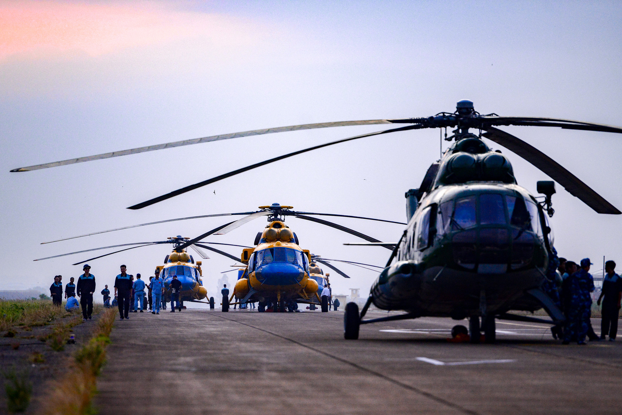 Những chiếc trực thăng Mi-171, Mi-17, Mi-8 đã được đưa vào đúng vị trí tại sân bay Biên Hòa.