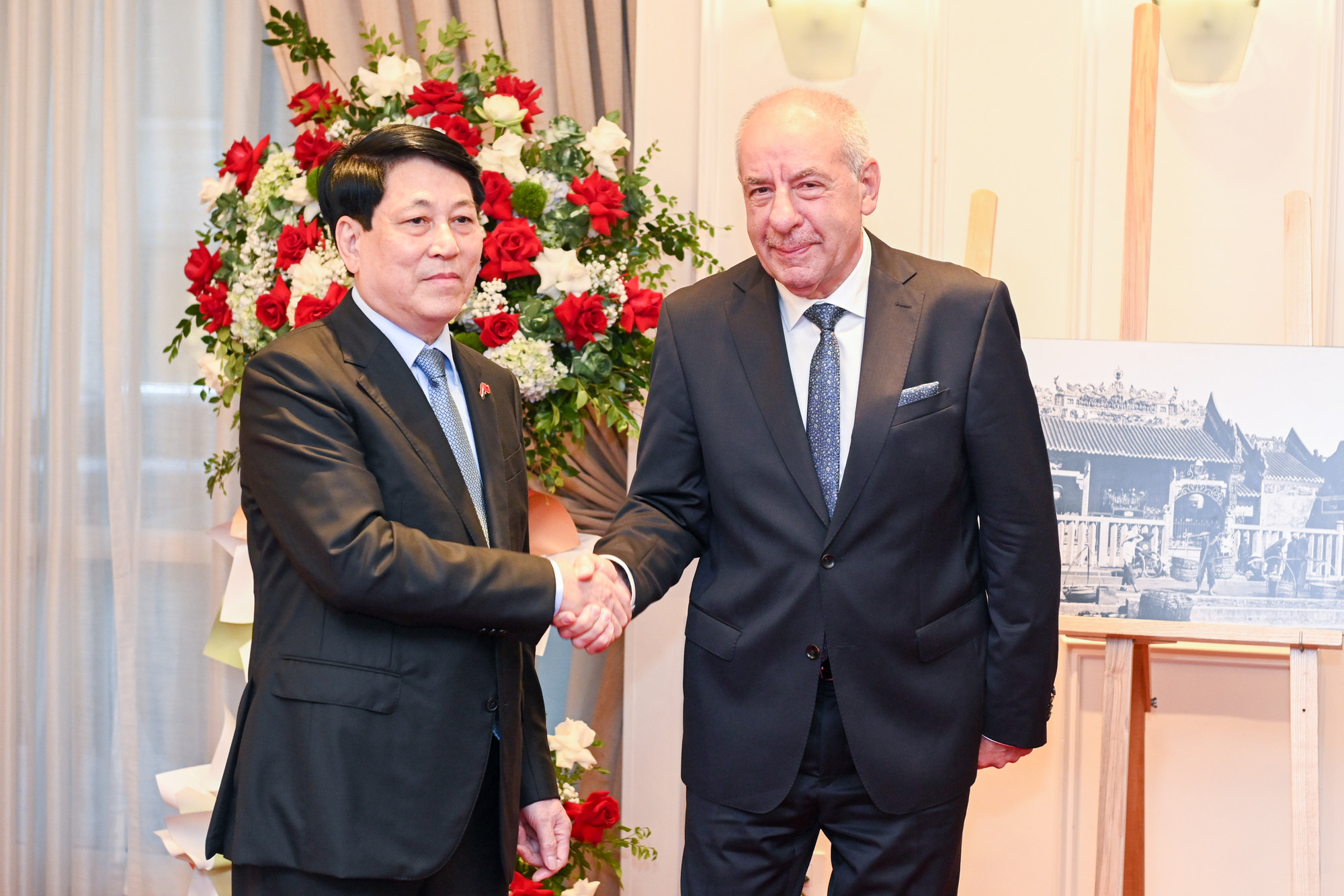 Triển lãm là hoạt động văn hóa tiêu biểu trong khuôn khổ các hoạt động kỷ niệm mối quan hệ hữu nghị truyền thống và hợp tác bền vững giữa hai quốc gia Việt Nam và Hungary, đã được xây dựng và vun đắp qua hơn 75 năm thiết lập quan hệ ngoại giao.