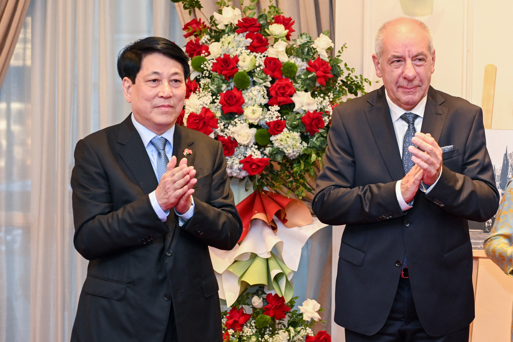 Triển lãm do Đại sứ quán Hungary tại Việt Nam tổ chức là một sự kiện đặc biệt, nằm trong khuôn khổ chuyến thăm chính thức Việt Nam của Tổng thống Hungary.