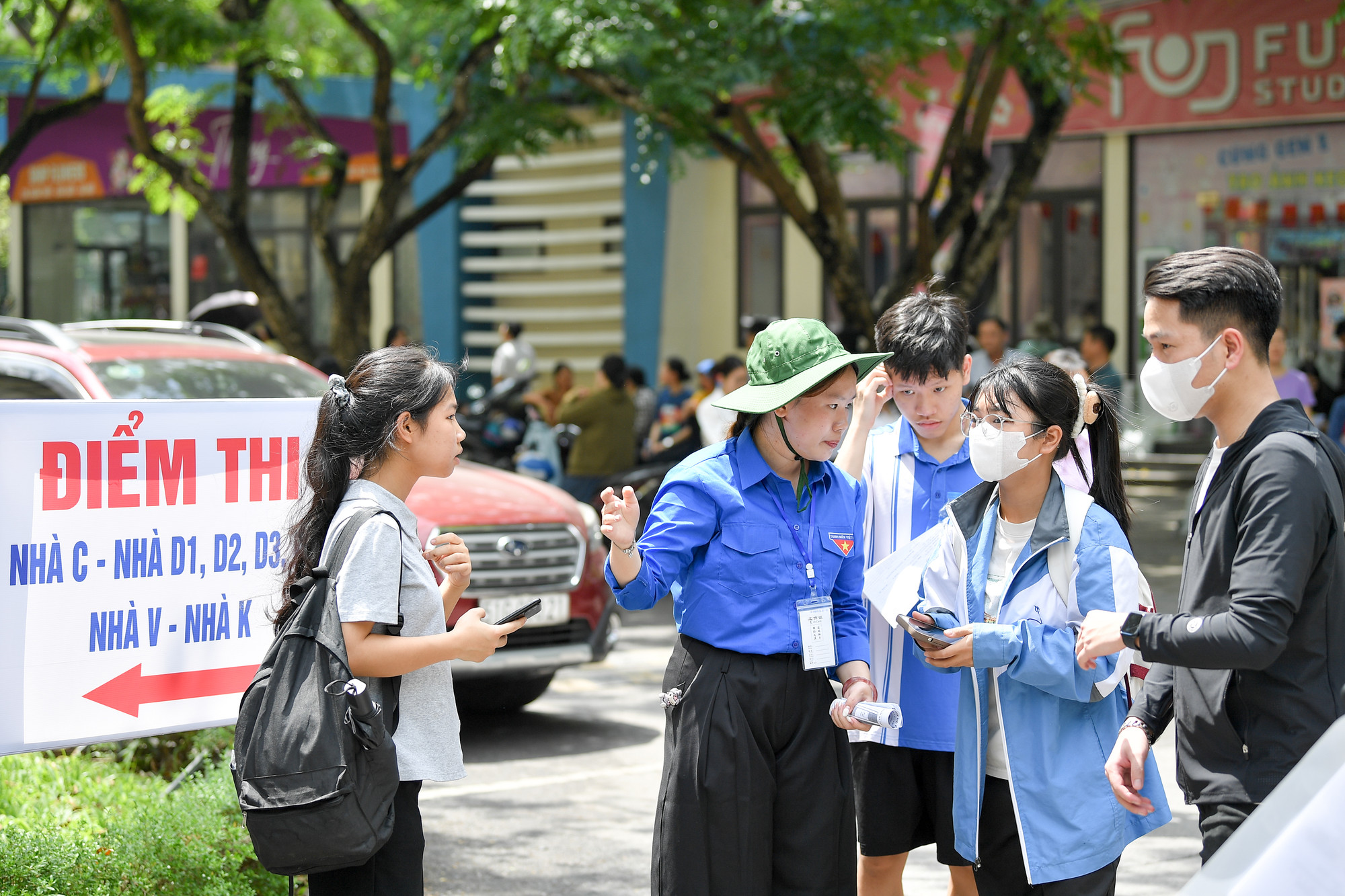 Kỳ thi SPT năm 2025 diễn ra trong 2 ngày 17 và 18/5 tại 4 thành phố: Hà Nội, Vinh, Đà Nẵng, Quy Nhơn. Kỳ thi SPT năm 2025 diễn ra trong 2 ngày 17 và 18/5 tại 4 thành phố: Hà Nội, Vinh, Đà Nẵng, Quy Nhơn.