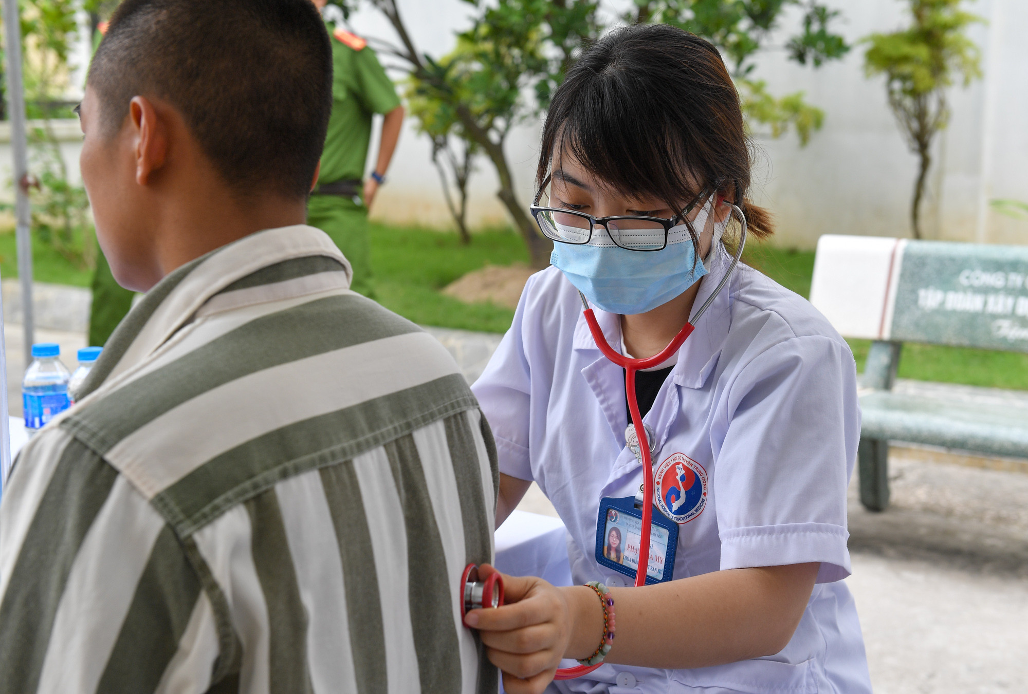 Đây cũng là hành trình số 19 nằm trong chuỗi Hành trình Thanh niên Thủ đô tình nguyện vì sức khỏe cộng đồng năm 2024 do Hội Thầy thuốc trẻ Hà Nội tham gia khám với gần 50 y, bác sĩ đến từ các bệnh viện tuyến Trung ương và thành phố.