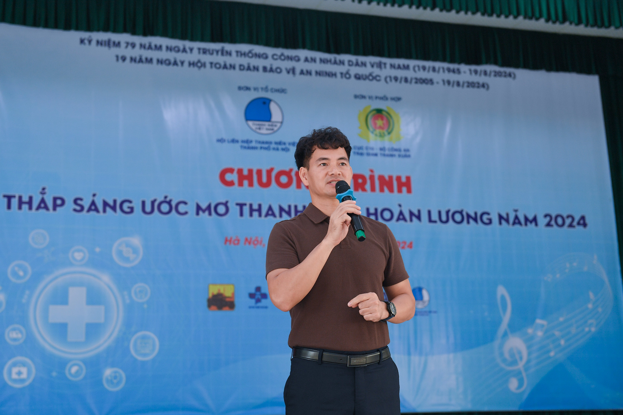 Nghệ sĩ Nhân dân Xuân Bắc chia sẻ tại chương trình.