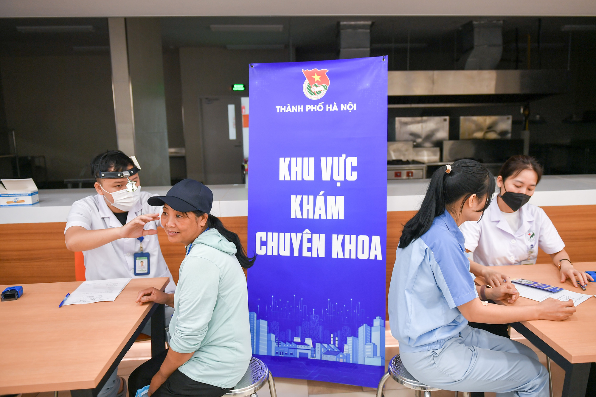 Các khu vực khám chuyên khoa được đặt tại các điểm.