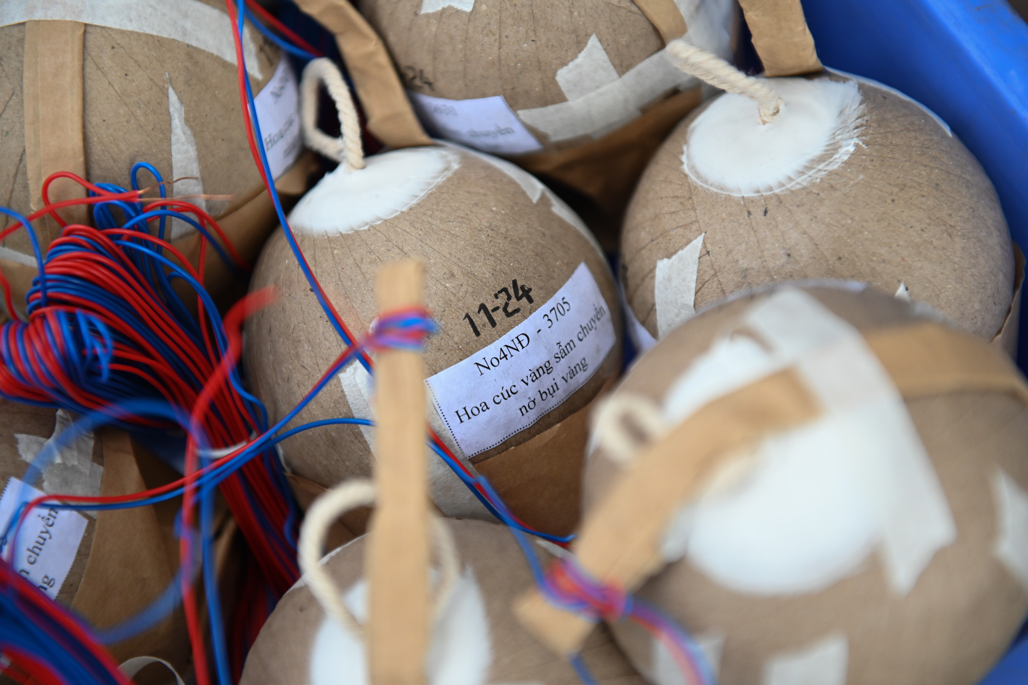 Mỗi quả pháo đều được ghi rõ thông số.