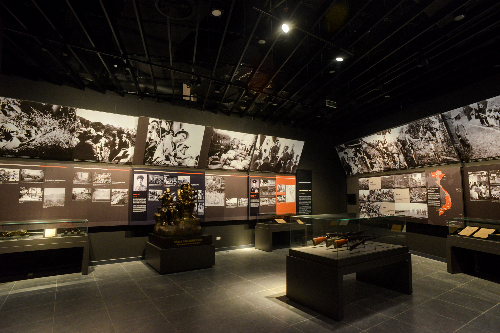 Các hiện vật nêu bật được nội dung chủ điểm trong từng phần.