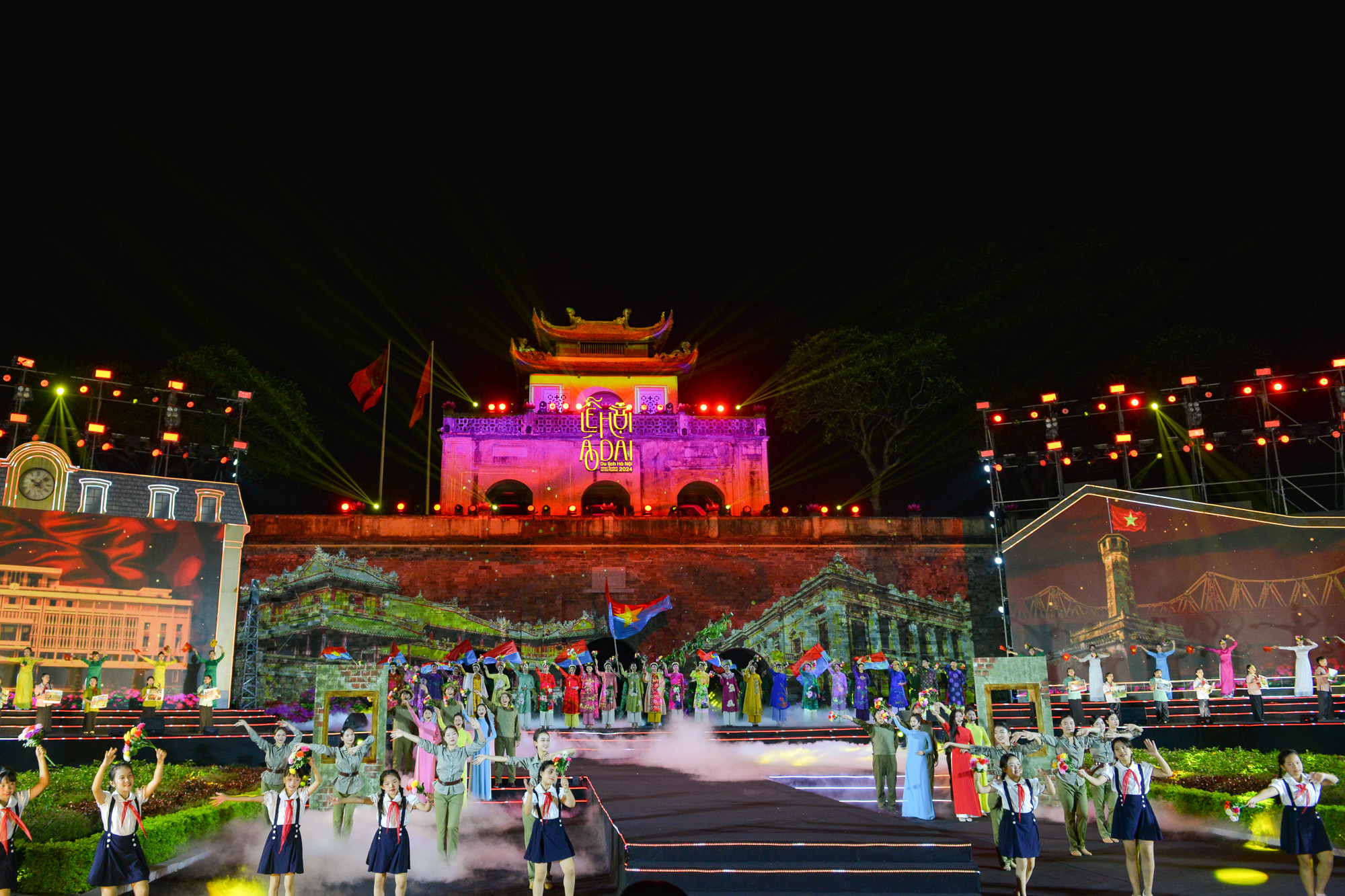 Lễ hội năm nay đã được mở đầu thành công với Lễ khai mạc đầy ấn tượng tại Trung tâm Bảo tồn di sản Thăng Long-Hà Nội. Lễ hội năm nay đã được mở đầu thành công với Lễ khai mạc đầy ấn tượng tại Trung tâm Bảo tồn di sản Thăng Long-Hà Nội.