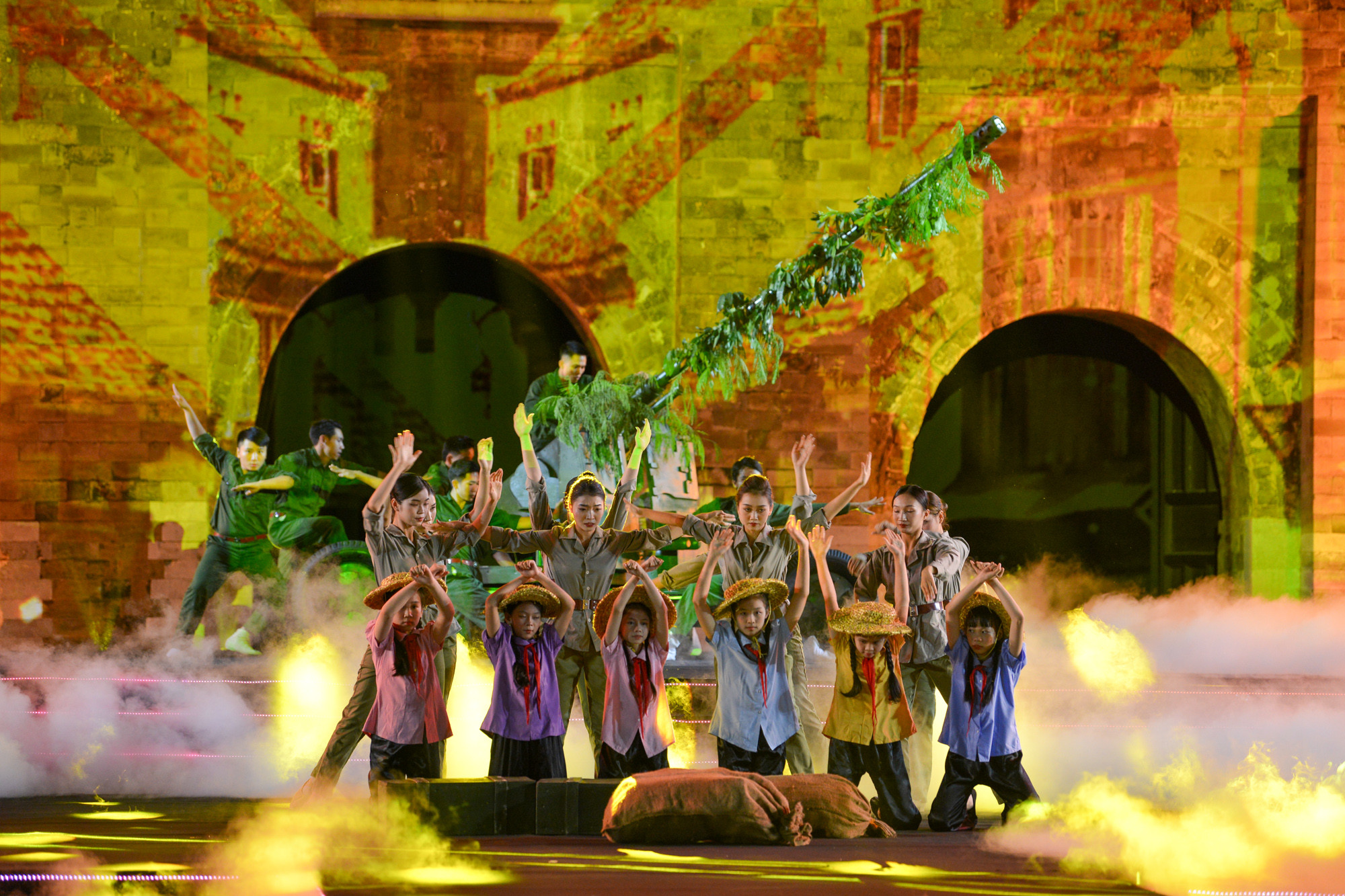 Liên khúc Trời Hà Nội xanh, Em bé Hà Nội, Đất nước trọn niềm vui.