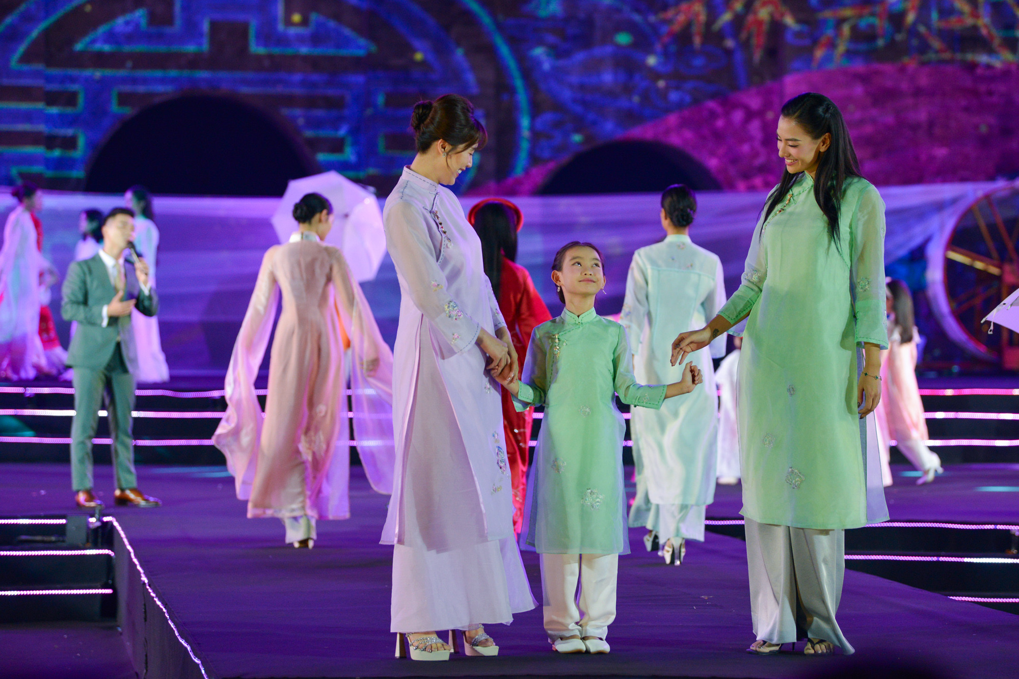 Bộ sưu tập “Lụa thời gian” của Nhà thiết kế, hoa hậu Ngọc Hân.