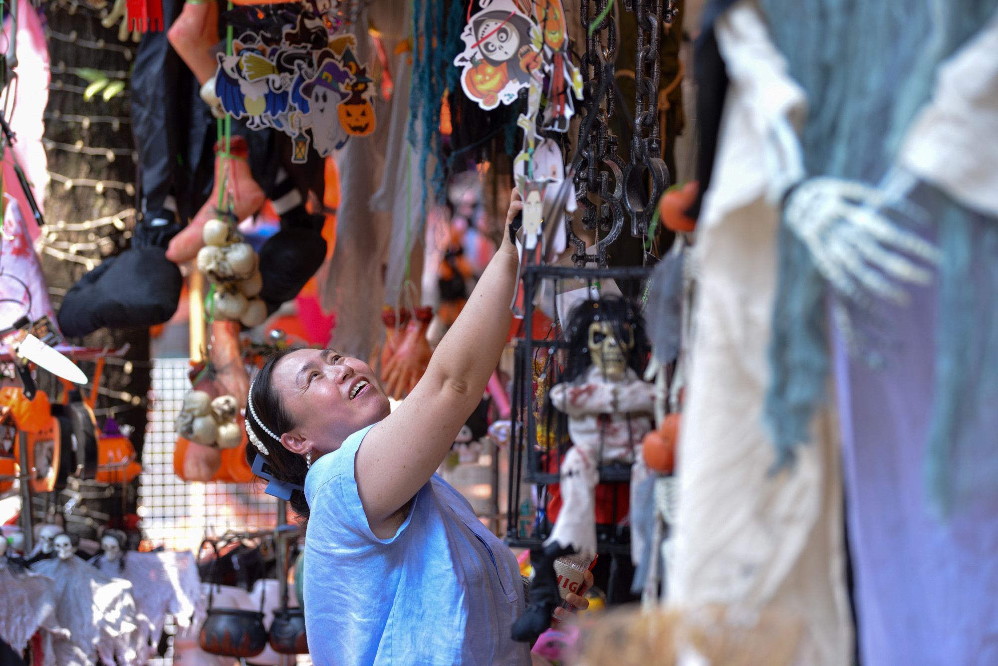 [Ảnh] Phố Hàng Mã khác lạ trước Lễ Halloween ảnh 5