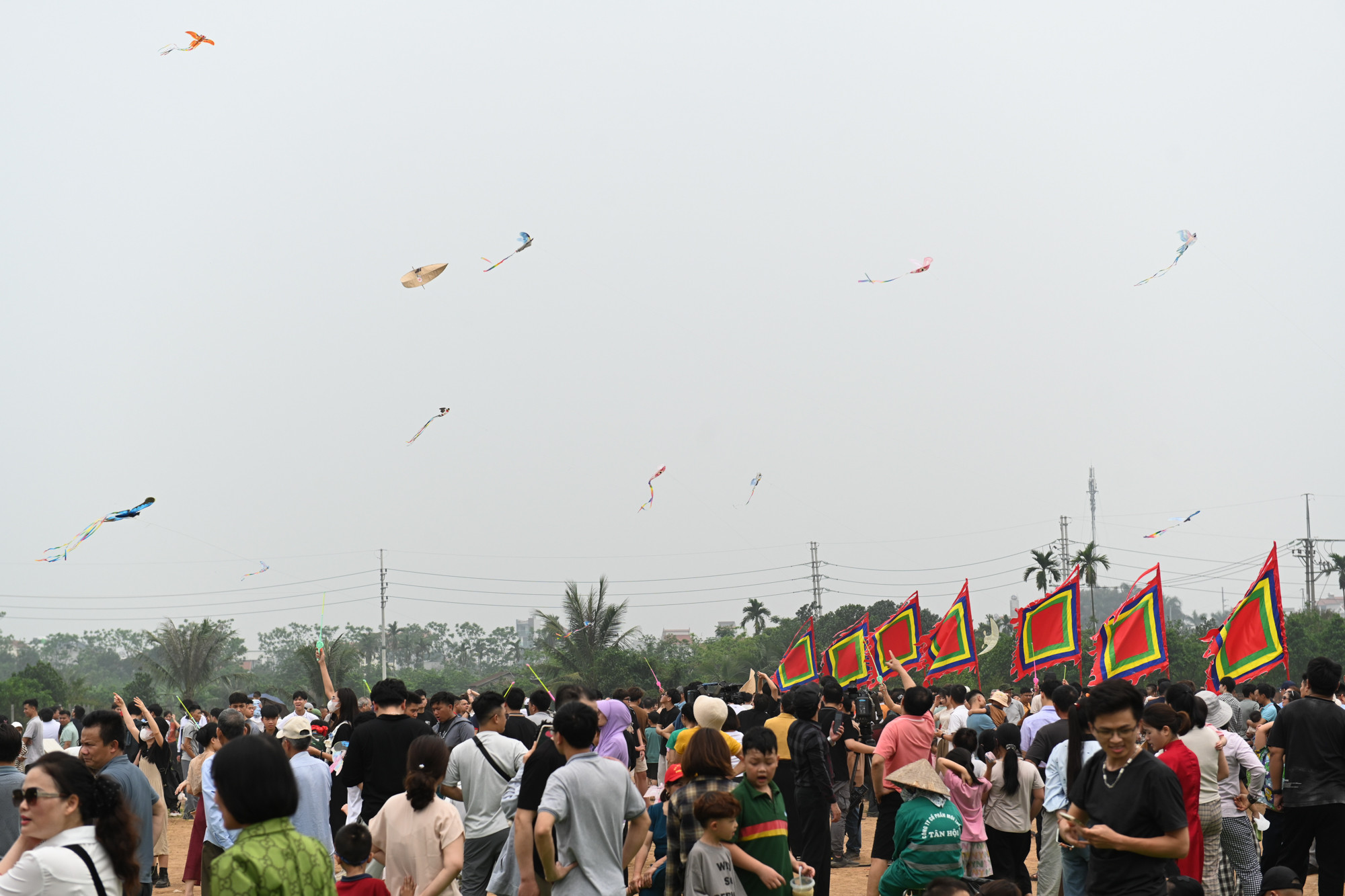 Lễ hội thu hút rất đông người dân tham dự.