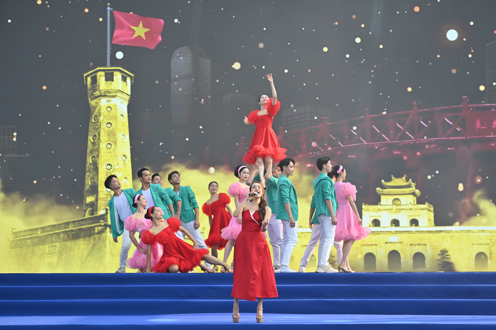 Tiết mục nghệ thuật chào mừng Festival.