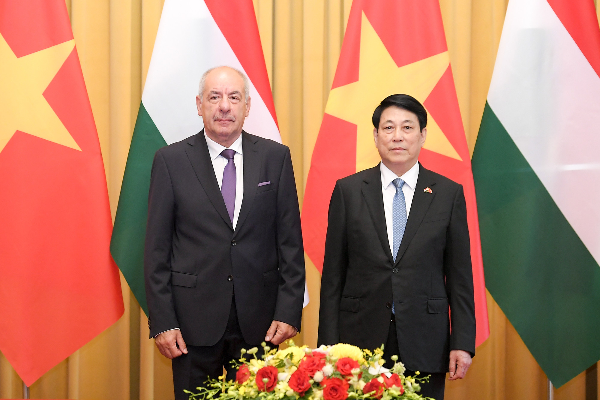 Chủ tịch nước Lương Cường và Tổng thống Hungary Sulyok Tamás tại hội đàm. Chủ tịch nước Lương Cường và Tổng thống Hungary Sulyok Tamás tại hội đàm.