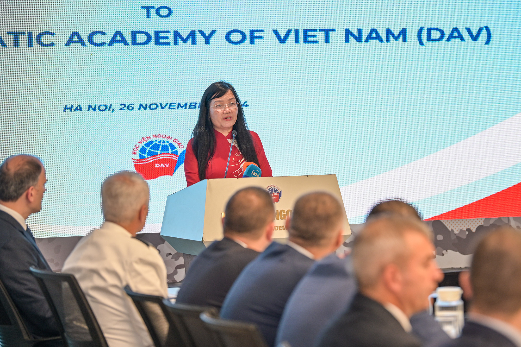 Quyền Giám đốc Học viện Ngoại giao Phạm Lan Dung phát biểu tại cuộc giao lưu. Quyền Giám đốc Học viện Ngoại giao Phạm Lan Dung phát biểu tại cuộc giao lưu.