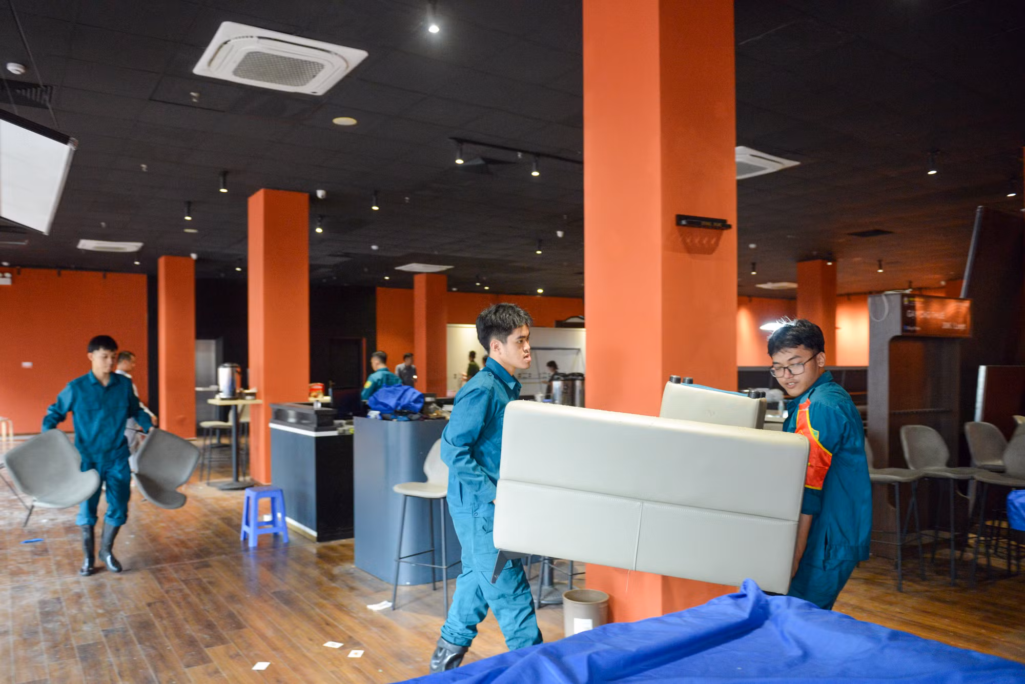 Các công tác chuẩn bị rất khẩn trương.