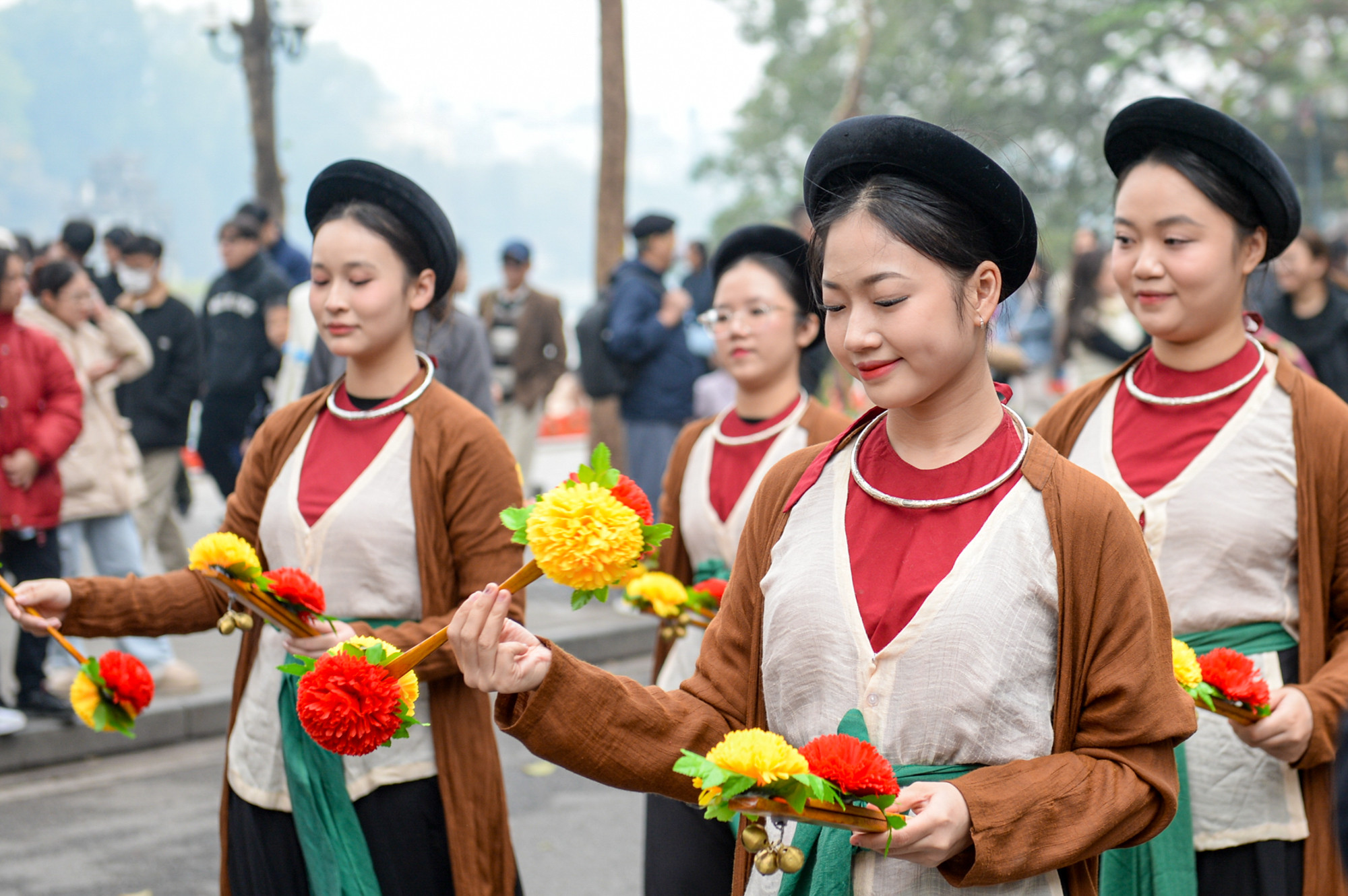Thông qua hoạt động này, chương trình lan tỏa giá trị văn hóa đến cộng đồng, đặc biệt là thế hệ trẻ - những người giữ vai trò quan trọng trong việc bảo tồn và phát huy bản sắc dân tộc. Thông qua hoạt động này, chương trình lan tỏa giá trị văn hóa đến cộng đồng, đặc biệt là thế hệ trẻ - những người giữ vai trò quan trọng trong việc bảo tồn và phát huy bản sắc dân tộc.