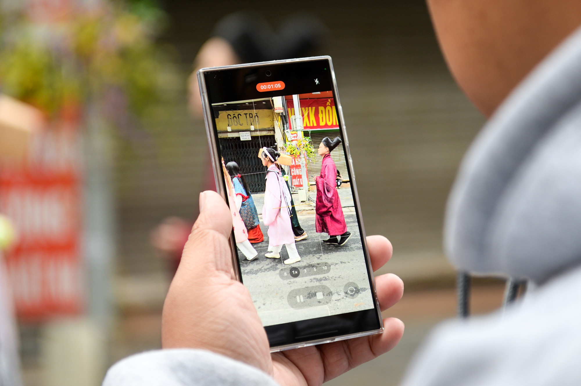 Đoàn diễu hành thu hút được sự quan tâm của du khách, người dân tại Hà Nội. Đoàn diễu hành thu hút được sự quan tâm của du khách, người dân tại Hà Nội.