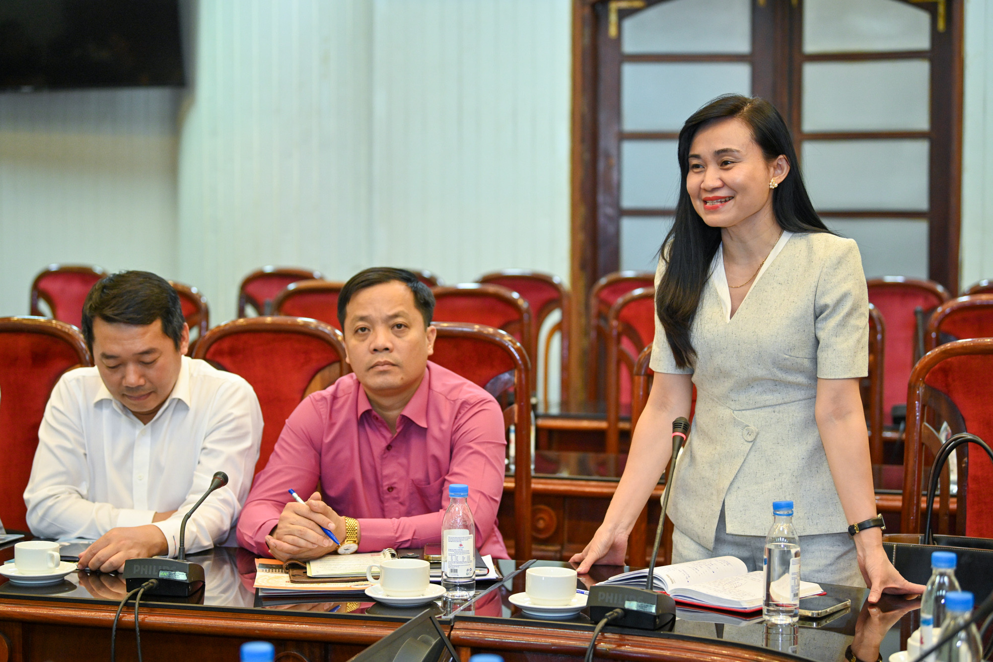 Tiến sĩ Định Thị Xuân Hòa, Phó Viện trưởng, Viện Báo chí Truyền thông - Học viện Báo chí và Tuyên truyền phát biểu.