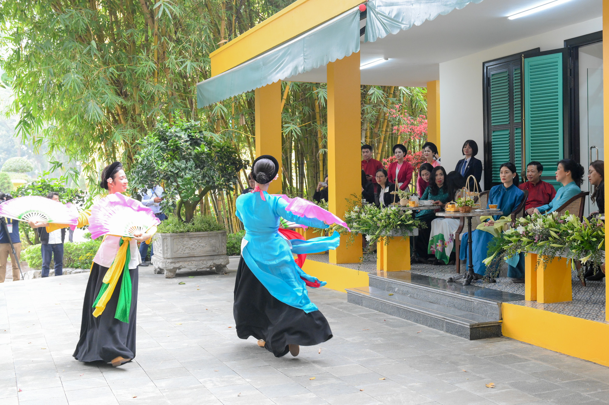 Chương trình biểu diễn nghệ thuật múa rối nước, vở rối "Âm vang đồng quê" do Nhà hát múa rối Việt Nam biểu diễn.