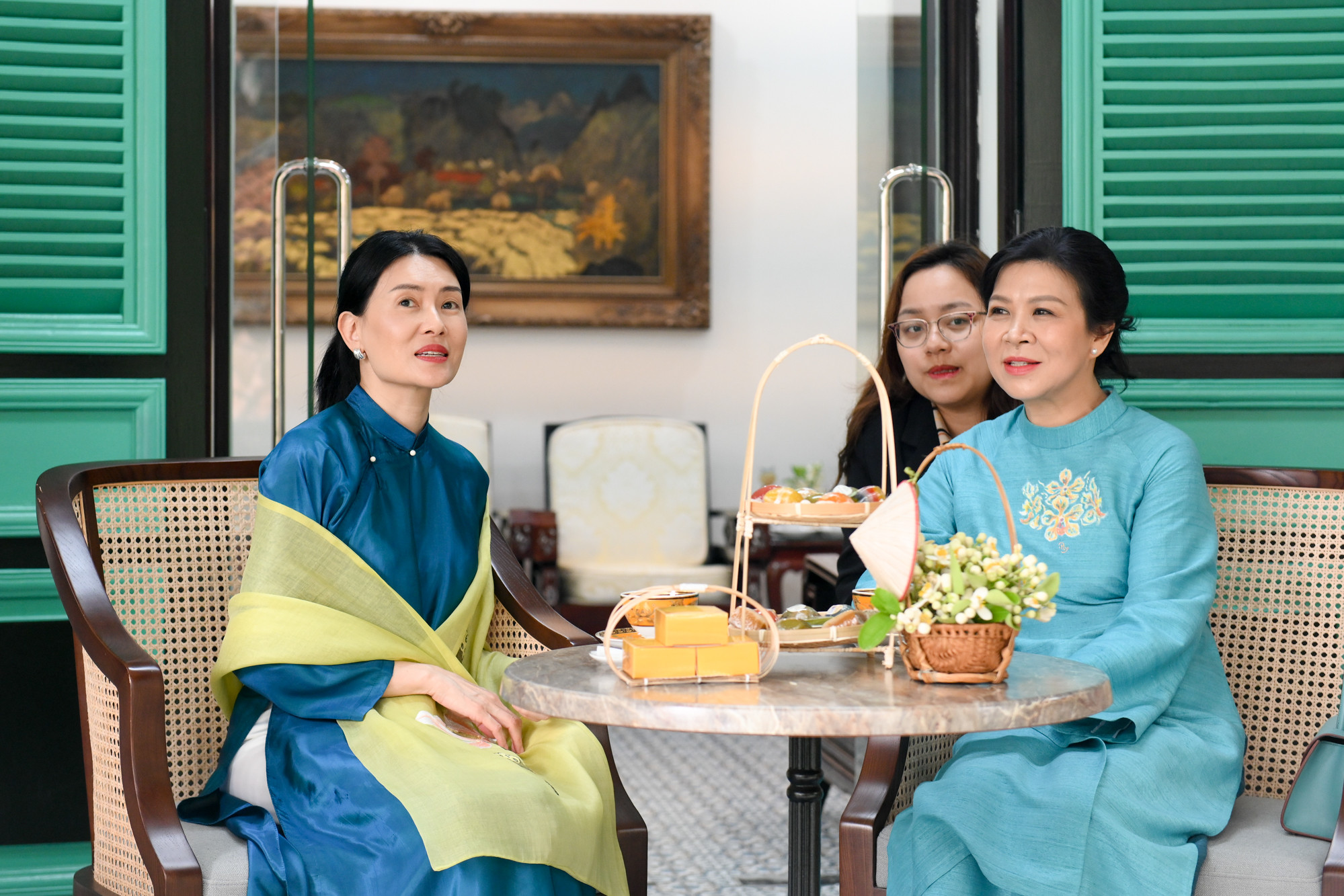 Hai Phu nhân chia sẻ về áo dài phụ nữ Việt Nam.