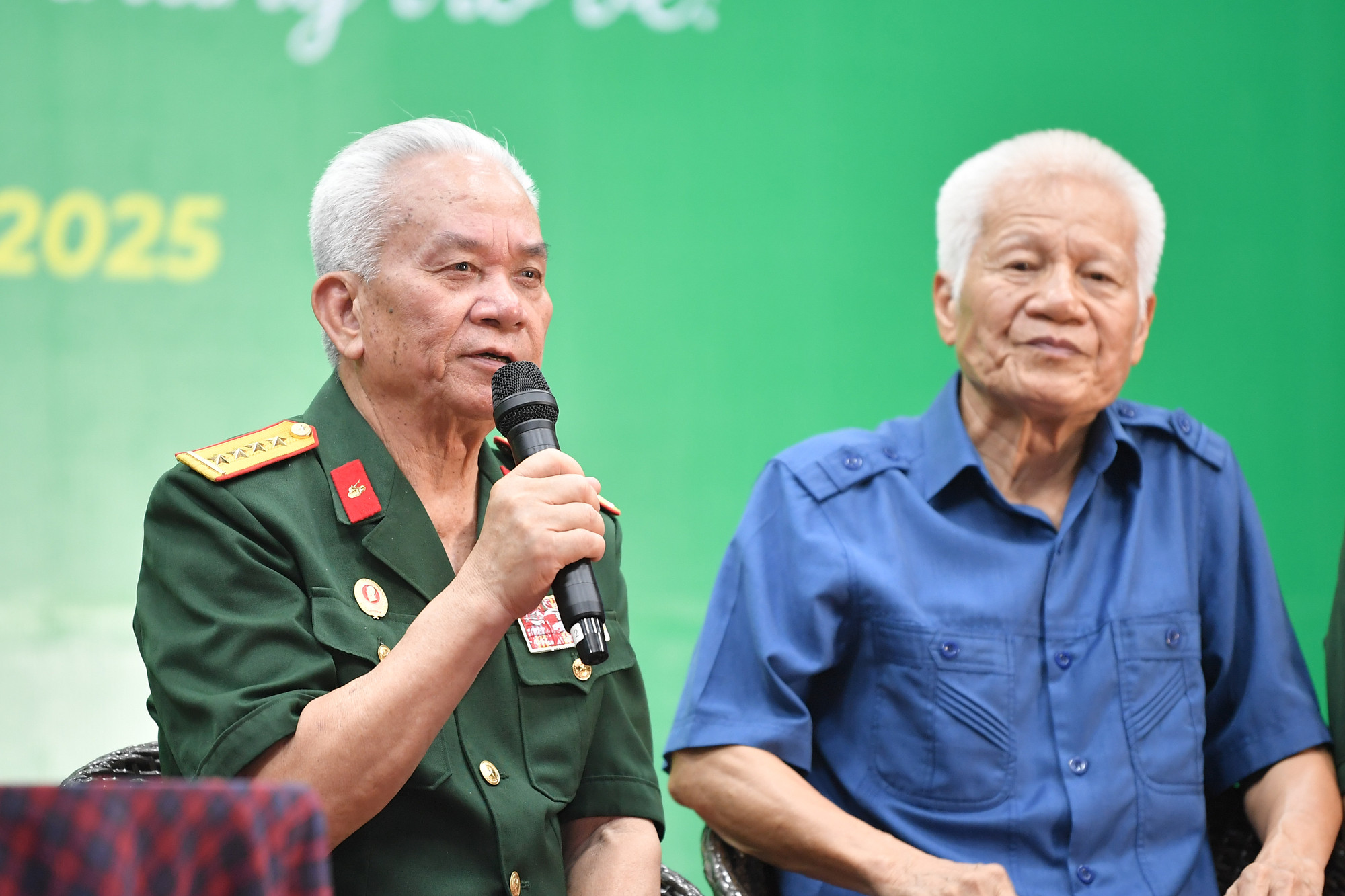 Trung úy Vũ Đăng Toàn, Trưởng xe tăng mang số hiệu 390, người chỉ huy tiến vào Dinh Độc Lập ngày 30/4/1975 chia sẻ tại sự kiện. Trung úy Vũ Đăng Toàn, Trưởng xe tăng mang số hiệu 390, người chỉ huy tiến vào Dinh Độc Lập ngày 30/4/1975 chia sẻ tại sự kiện.