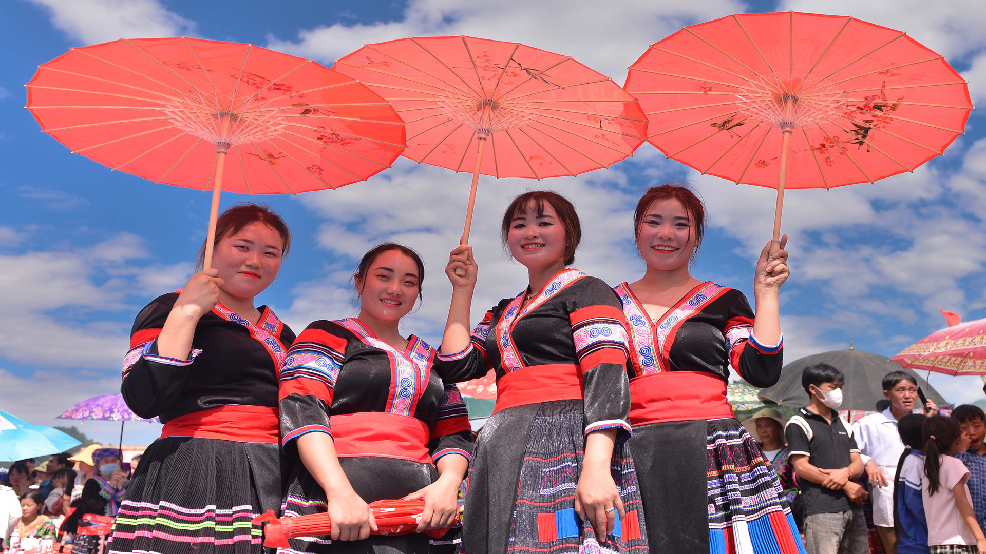 Và tất nhiên cũng không thể thiếu được khán giả, cổ động viên.