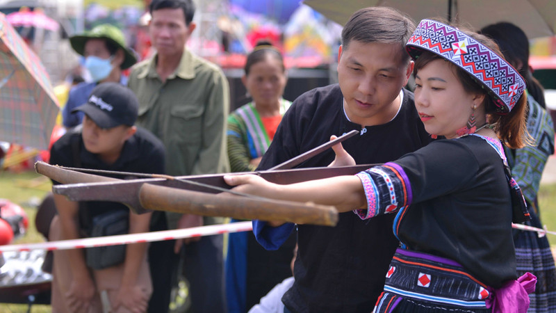 Và tất nhiên không thể thiếu các trò chơi dân gian.