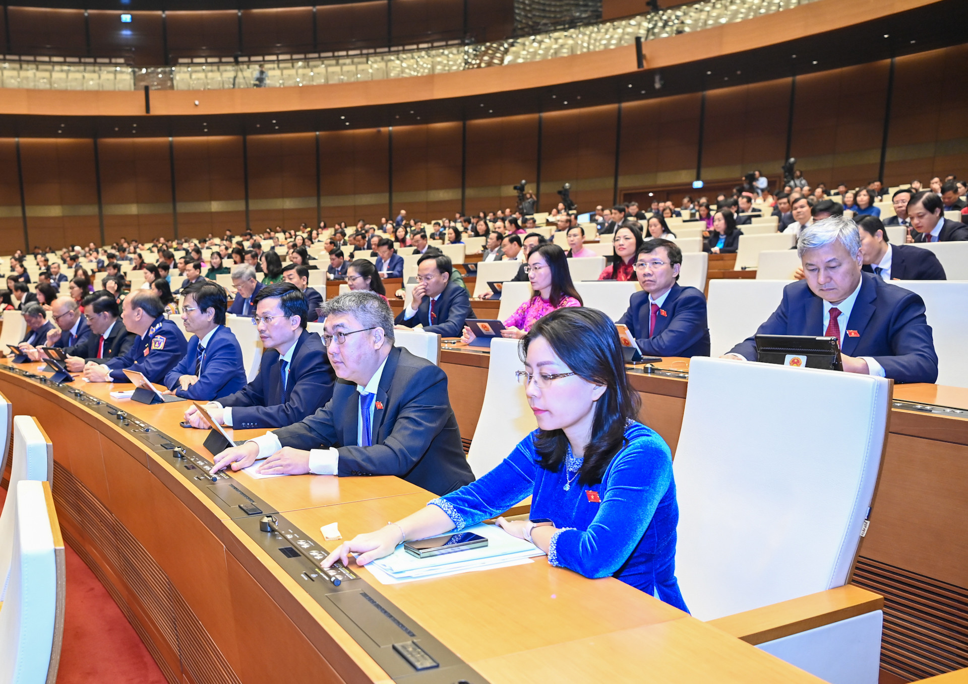 Ngoài ra, các đại biểu Quốc hội cũng đã biểu quyết thông qua nghị quyết về tiếp tục thực hiện một số nghị quyết của Quốc hội khóa XIV và từ đầu nhiệm kỳ khóa XV đến hết Kỳ họp thứ 4 về giám sát chuyên đề, chất vấn; Nghị quyết Kỳ họp thứ 6, Quốc hội khóa XV. Ngoài ra, các đại biểu Quốc hội cũng đã biểu quyết thông qua nghị quyết về tiếp tục thực hiện một số nghị quyết của Quốc hội khóa XIV và từ đầu nhiệm kỳ khóa XV đến hết Kỳ họp thứ 4 về giám sát chuyên đề, chất vấn; Nghị quyết Kỳ họp thứ 6, Quốc hội khóa XV.