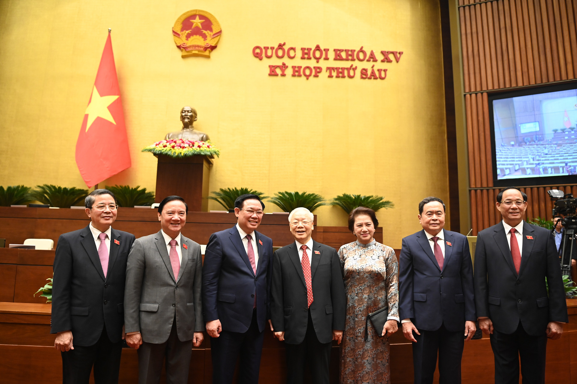 Tổng Bí thư Nguyễn Phú Trọng, Chủ tịch Quốc hội Vương Đình Huệ, nguyên Chủ tịch Quốc hội Nguyễn Thị Kim Ngân và các đồng chí Phó Chủ tịch Quốc hội tại Lễ bế mạc Kỳ họp thứ 6, Quốc hội khóa XV. Tổng Bí thư Nguyễn Phú Trọng, Chủ tịch Quốc hội Vương Đình Huệ, nguyên Chủ tịch Quốc hội Nguyễn Thị Kim Ngân và các đồng chí Phó Chủ tịch Quốc hội tại Lễ bế mạc Kỳ họp thứ 6, Quốc hội khóa XV.