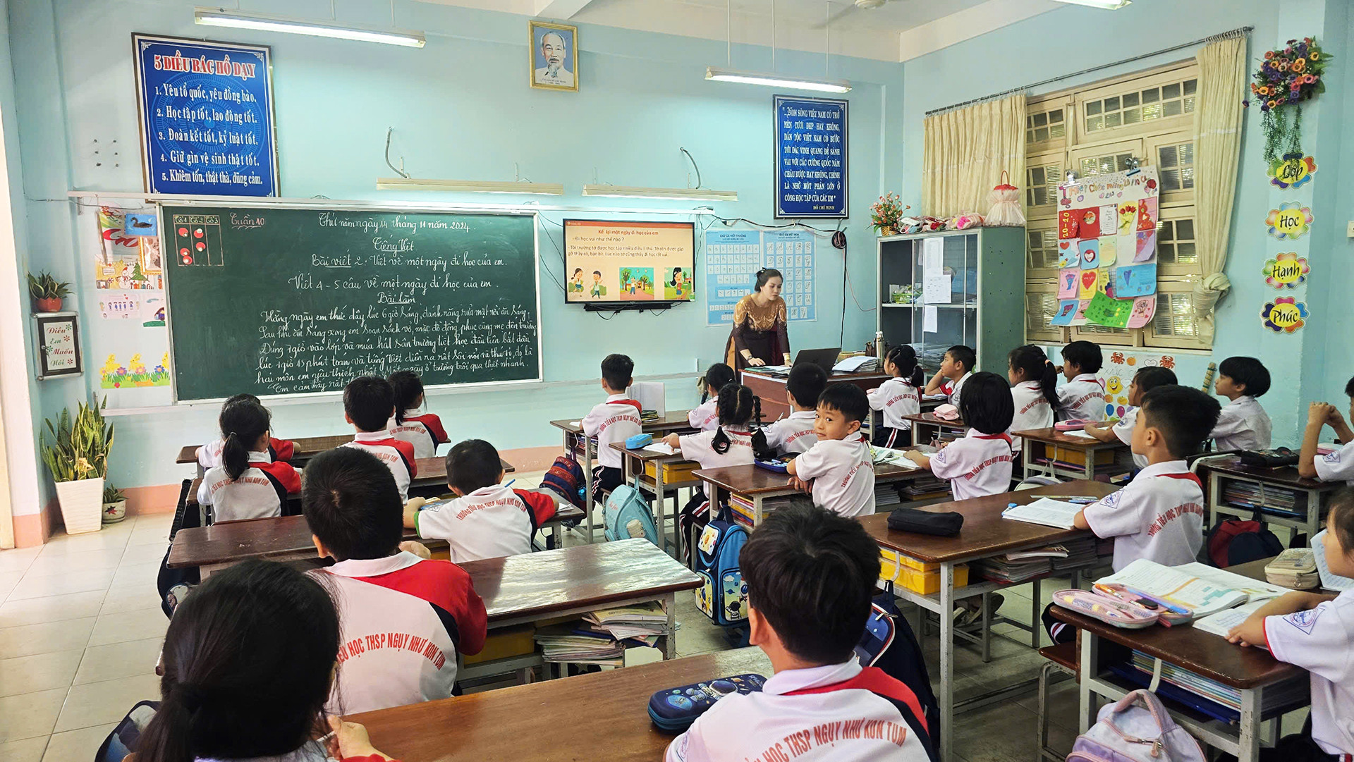 Cơ sở vật chất của trường được trang bị khang trang, hiện đại.