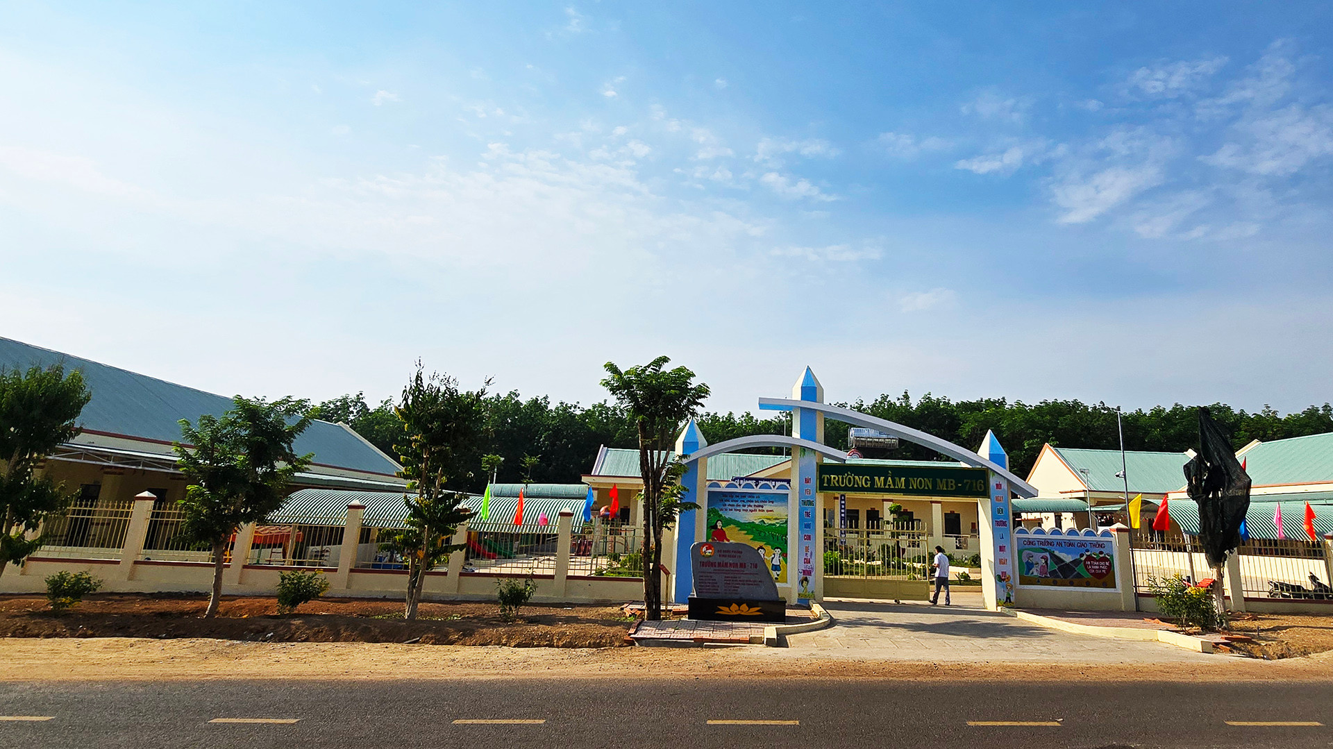 Trường mầm non MB-716 được đầu tư xây dựng 14 tỷ đồng. Trường mầm non MB-716 được đầu tư xây dựng 14 tỷ đồng.