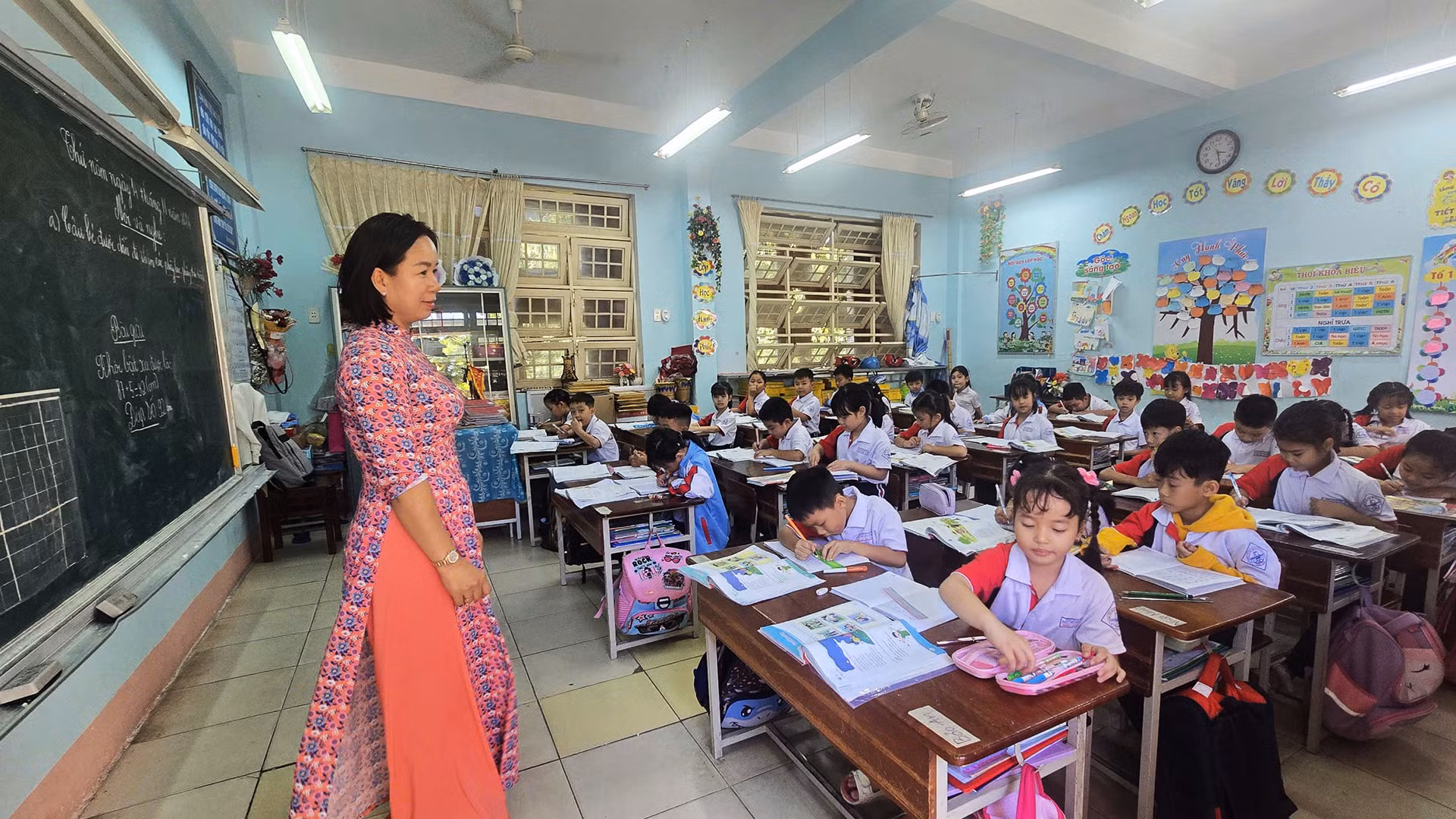 Các lớp học được các em học sinh tự trang trí, thể hiện ý tưởng.