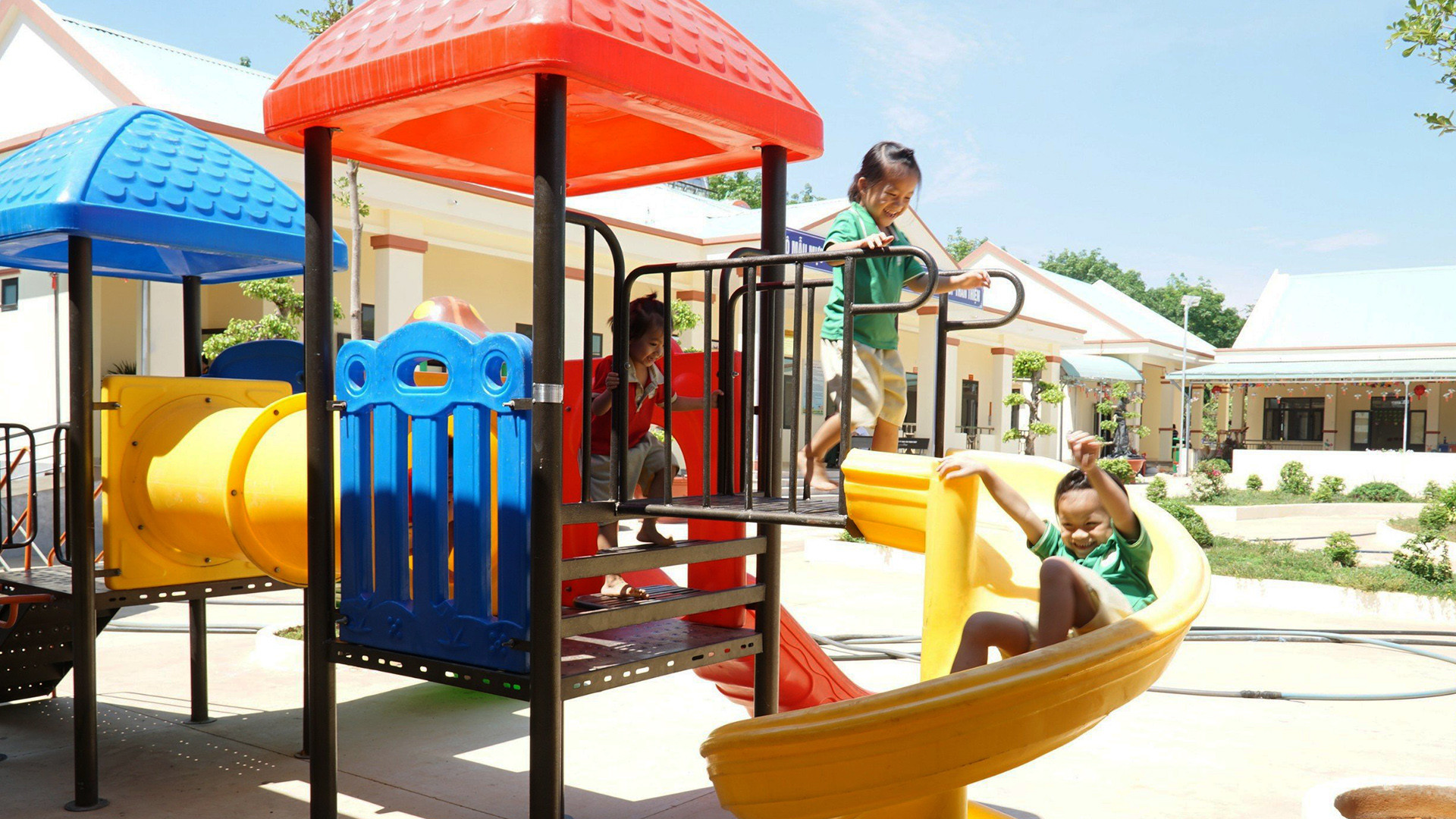 Trường mầm non MB-716 được trang bị đầy đủ để các cháu vui chơi, học tập. Trường mầm non MB-716 được trang bị đầy đủ để các cháu vui chơi, học tập.