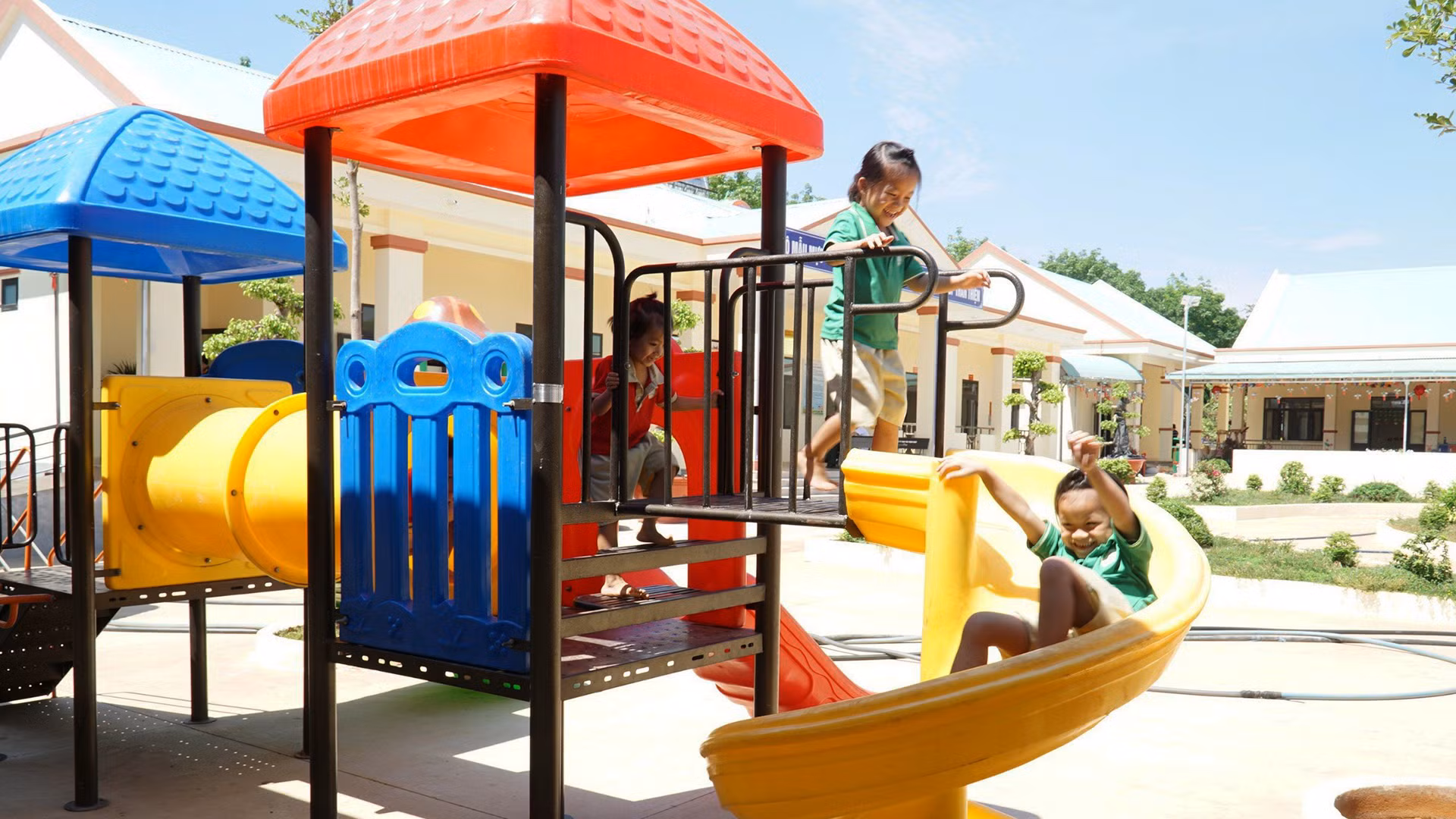 Trường mầm non MB-716 được trang bị đầy đủ để các cháu vui chơi, học tập.