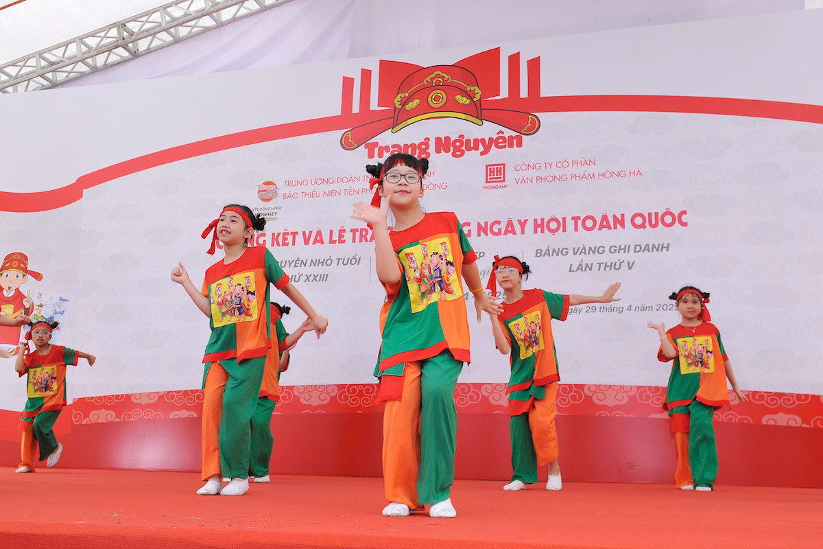 Các tiết mục văn nghệ.