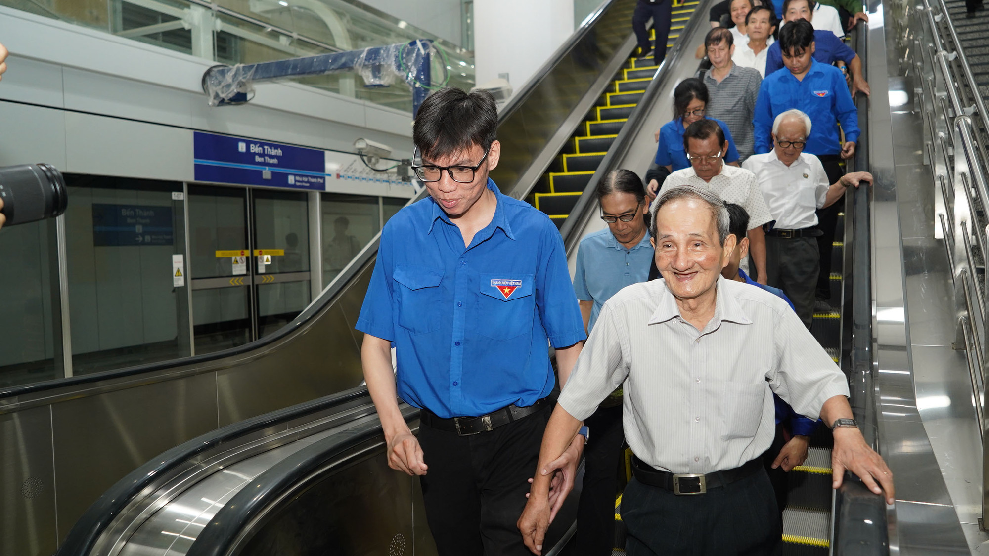 Theo kế hoạch, 9 giờ 20 phút chuyến tàu mới khởi hành nhưng từ 8 giờ sáng, các bác cựu chiến sĩ Điện Biên Phủ đã có mặt tại ga Trung tâm Bến Thành.