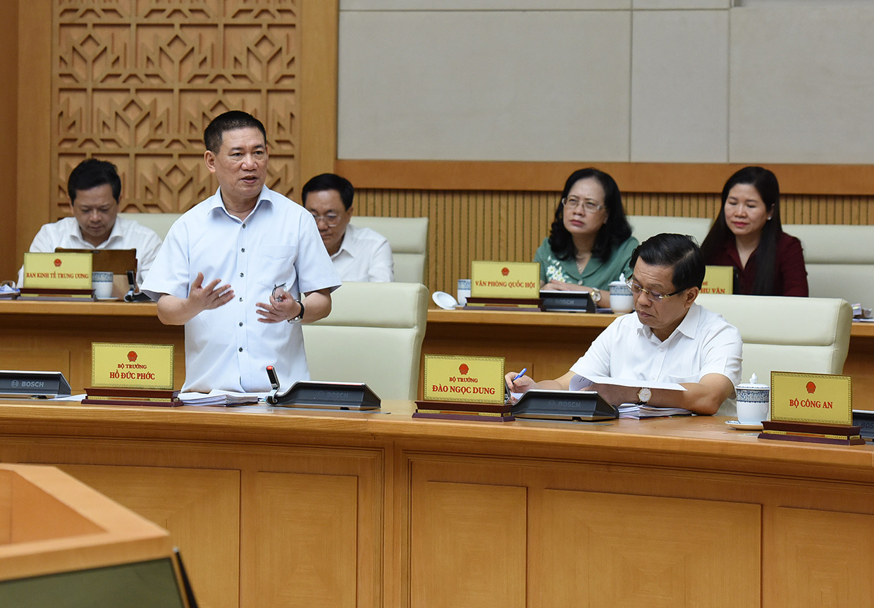 Bộ trưởng Tài chính Hồ Đức Phớc phát biểu.