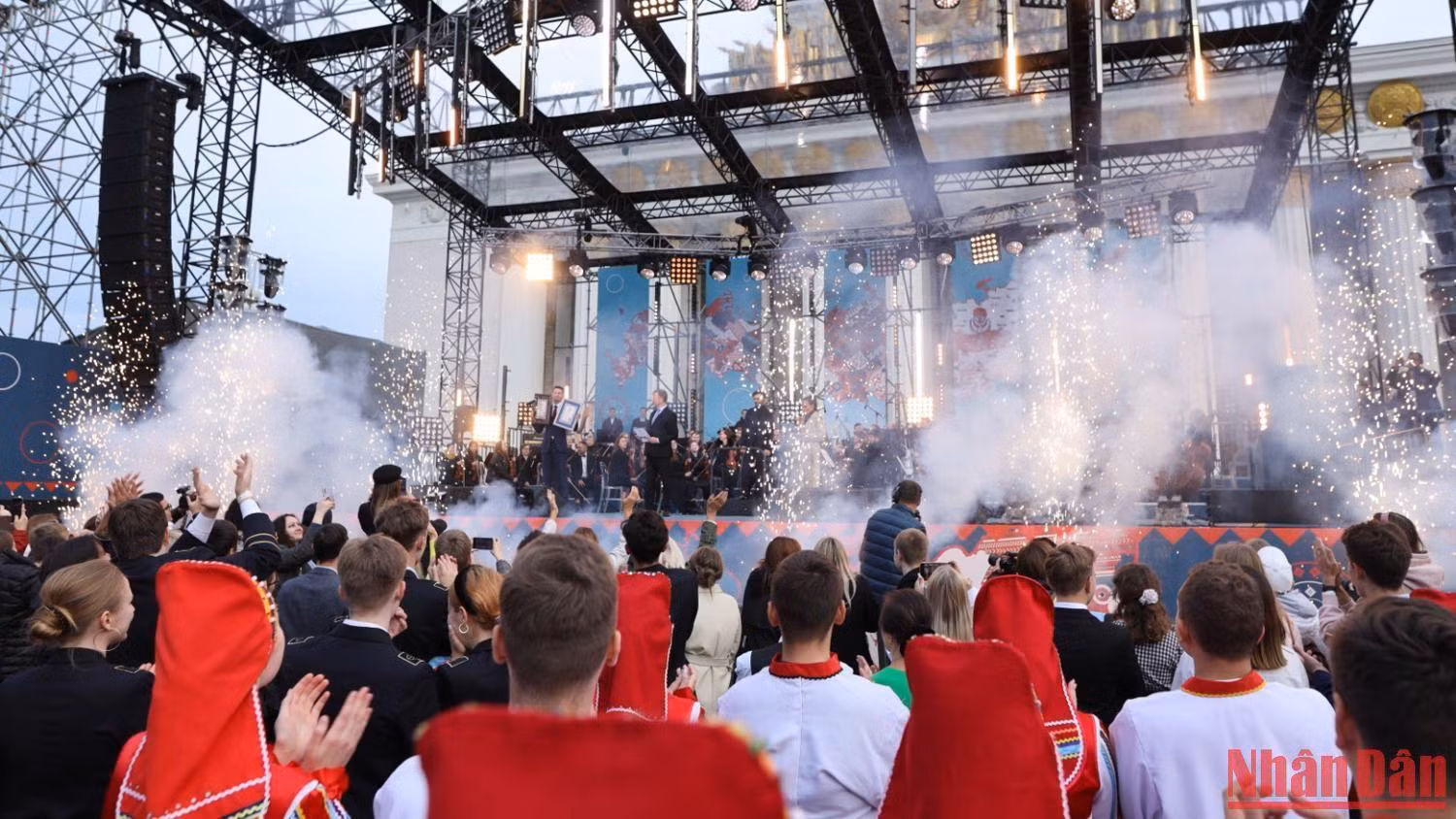 Sự kiện do Bộ Khoa học và Giáo dục đại học Nga tổ chức, với sự hỗ trợ của Hội đồng trực thuộc Tổng thống Nga về quan hệ giữa các dân tộc, Cơ quan liên bang về các vấn đề dân tộc, Hội đồng các dân tộc Nga, Cơ quan liên bang về các vấn đề thanh niên. Sự kiện nằm trong danh sách các sự kiện chính của Năm di sản văn hóa các dân tộc Nga, được Tổng thống Nga phê duyệt.