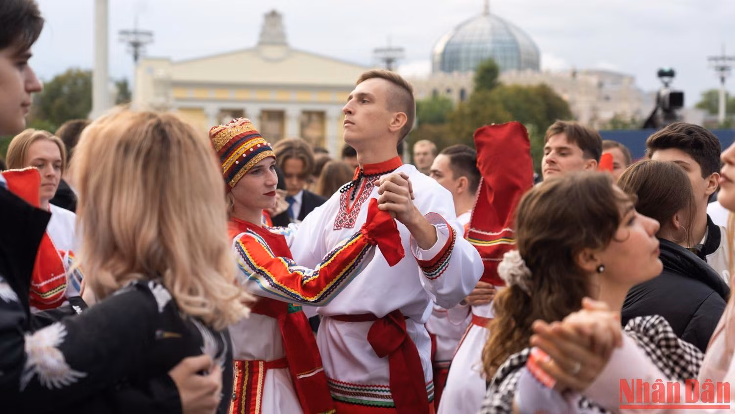 Sự kiện được đưa vào Sách kỷ lục Nga ở hạng mục “Điệu valse đông nhất thế giới”, với thời lượng 3 phút 30 giây.