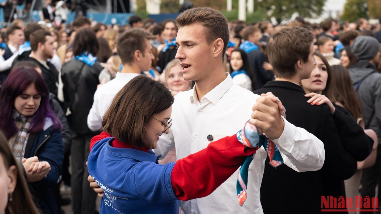 Cũng theo Thứ trưởng Elena Druzhinina, việc hỗ trợ người trẻ năng động nỗ lực vì sự thống nhất dân tộc và thể hiện sự sáng tạo là rất quan trọng. Văn hóa và khoa học là sức mạnh đoàn kết mọi người. Nước Nga sẽ tiếp tục duy trì và tăng cường thống nhất giữa các dân tộc của Nga. Cũng theo Thứ trưởng Elena Druzhinina, việc hỗ trợ người trẻ năng động nỗ lực vì sự thống nhất dân tộc và thể hiện sự sáng tạo là rất quan trọng. Văn hóa và khoa học là sức mạnh đoàn kết mọi người. Nước Nga sẽ tiếp tục duy trì và tăng cường thống nhất giữa các dân tộc của Nga.