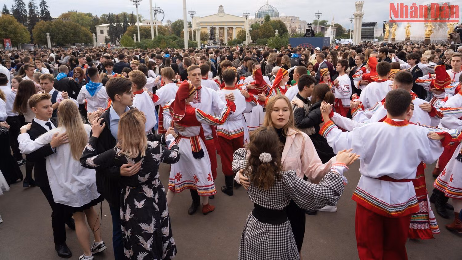 Ngày 21/9, tại tổ hợp bảo tàng và triển lãm VDNKh ở thủ đô Moskva của Nga, diễn ra sự kiện đặc sắc “Điệu valse các dân tộc Nga”.
